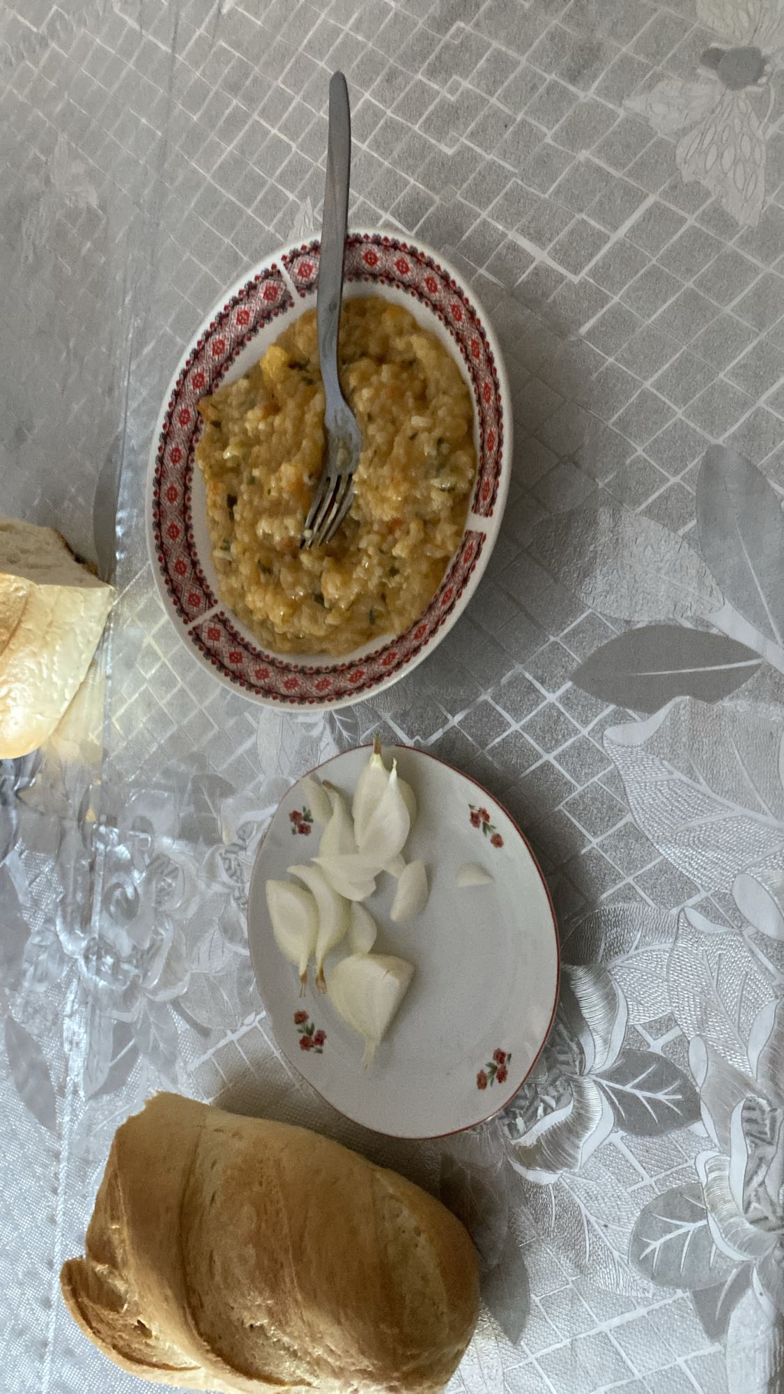 Pilaf cu ceapă și pâine