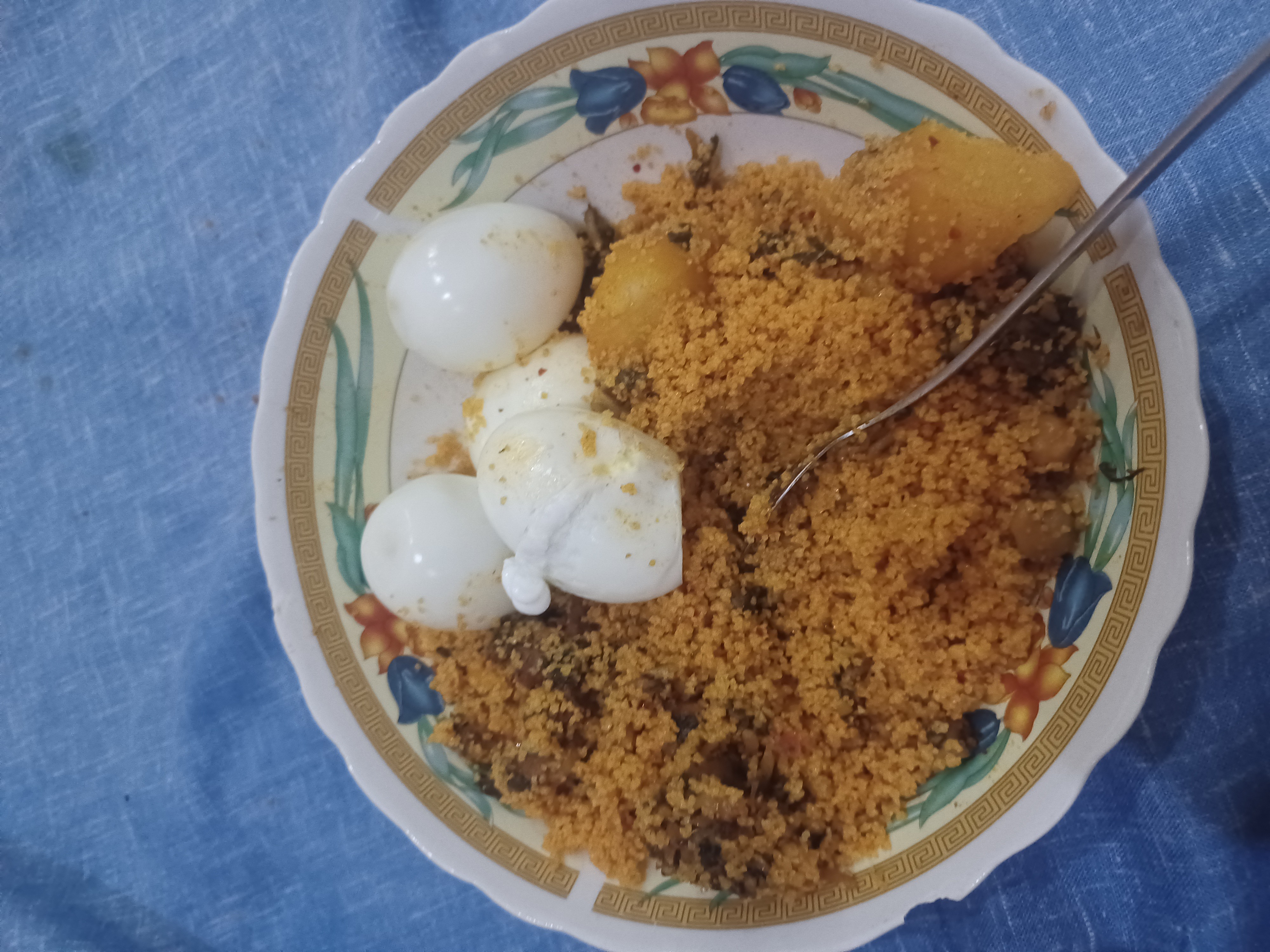 Couscous aux œufs et légumes
