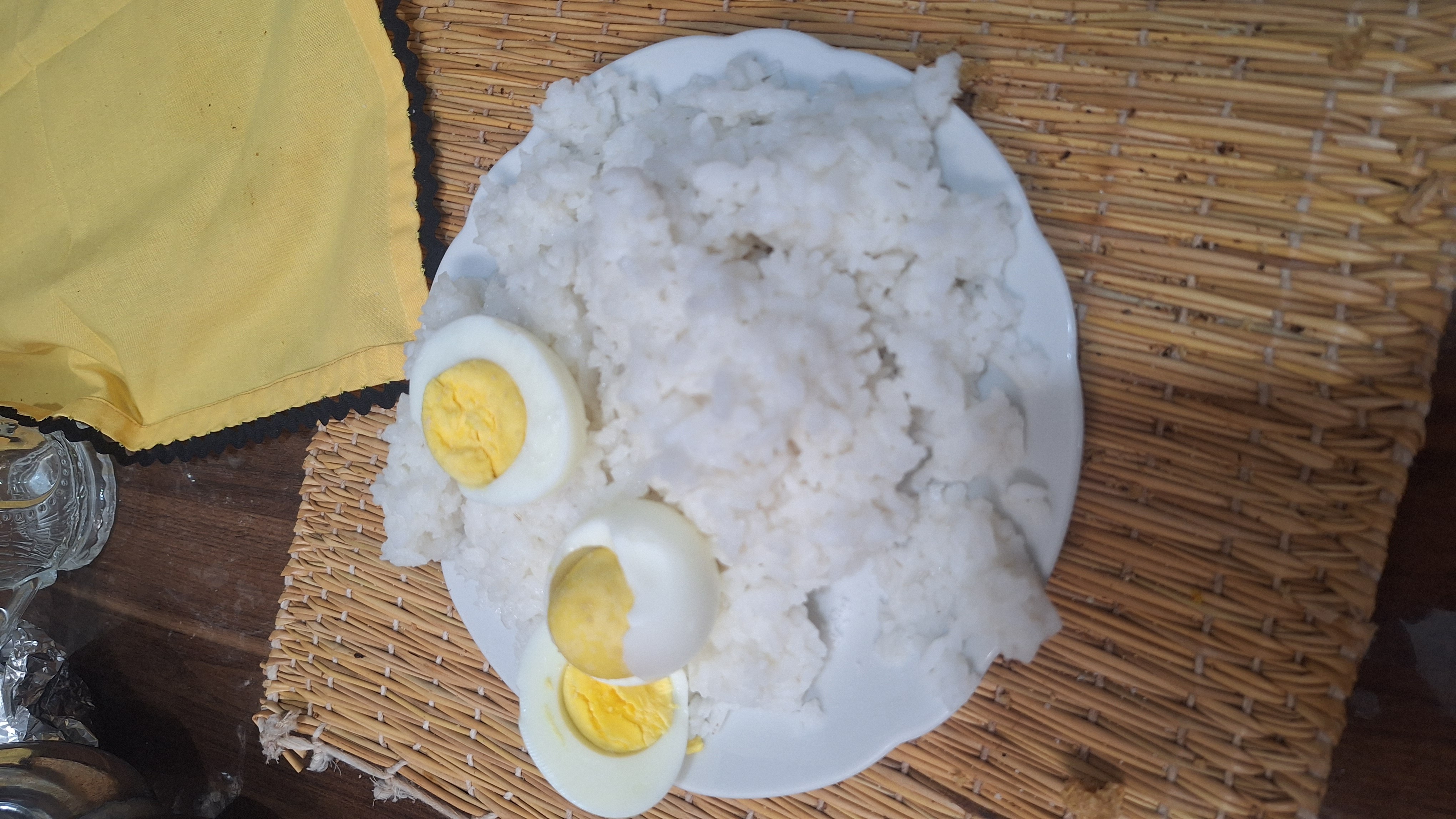 Riz blanc et œufs durs