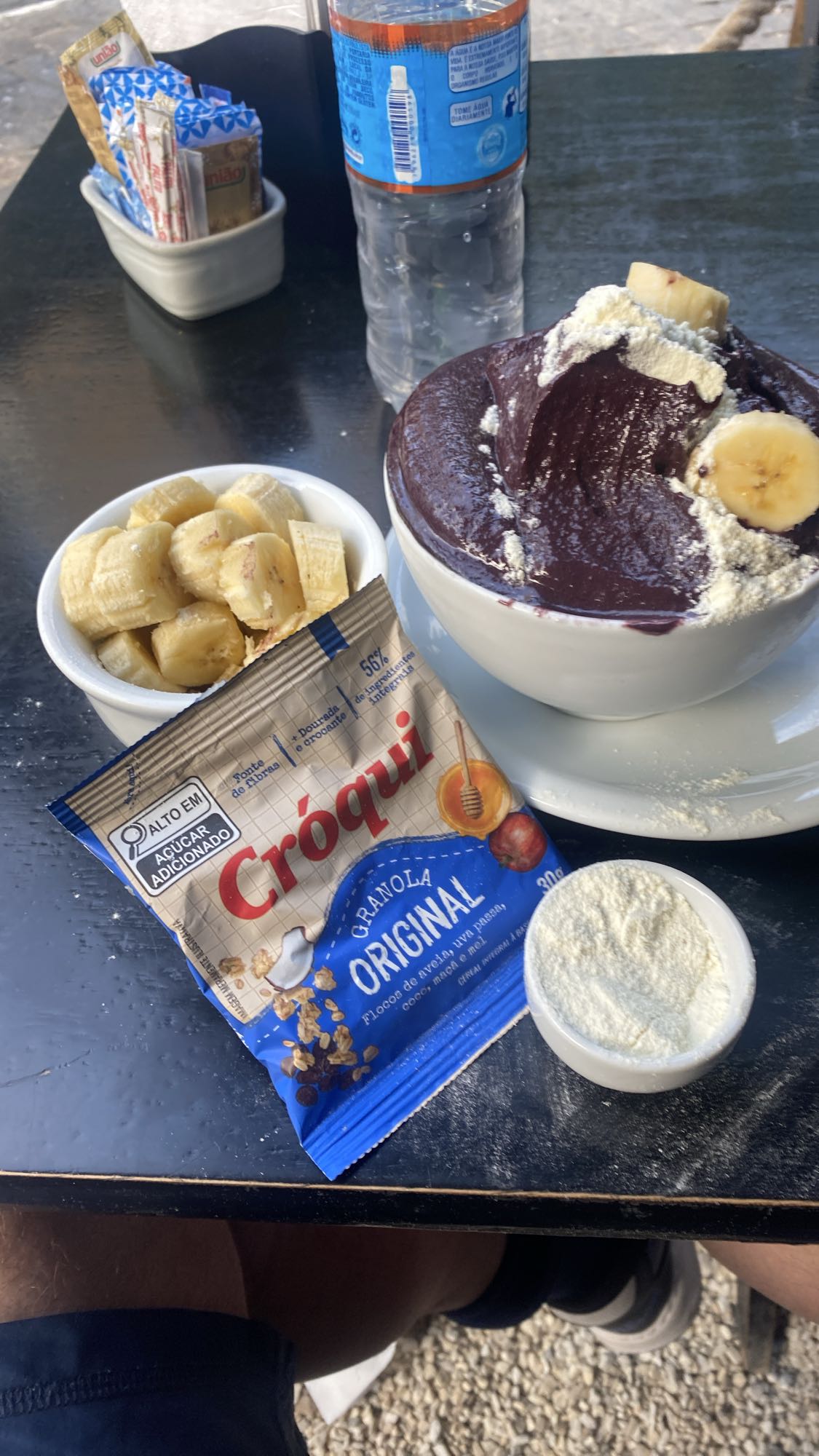 Açaí com banana e granola