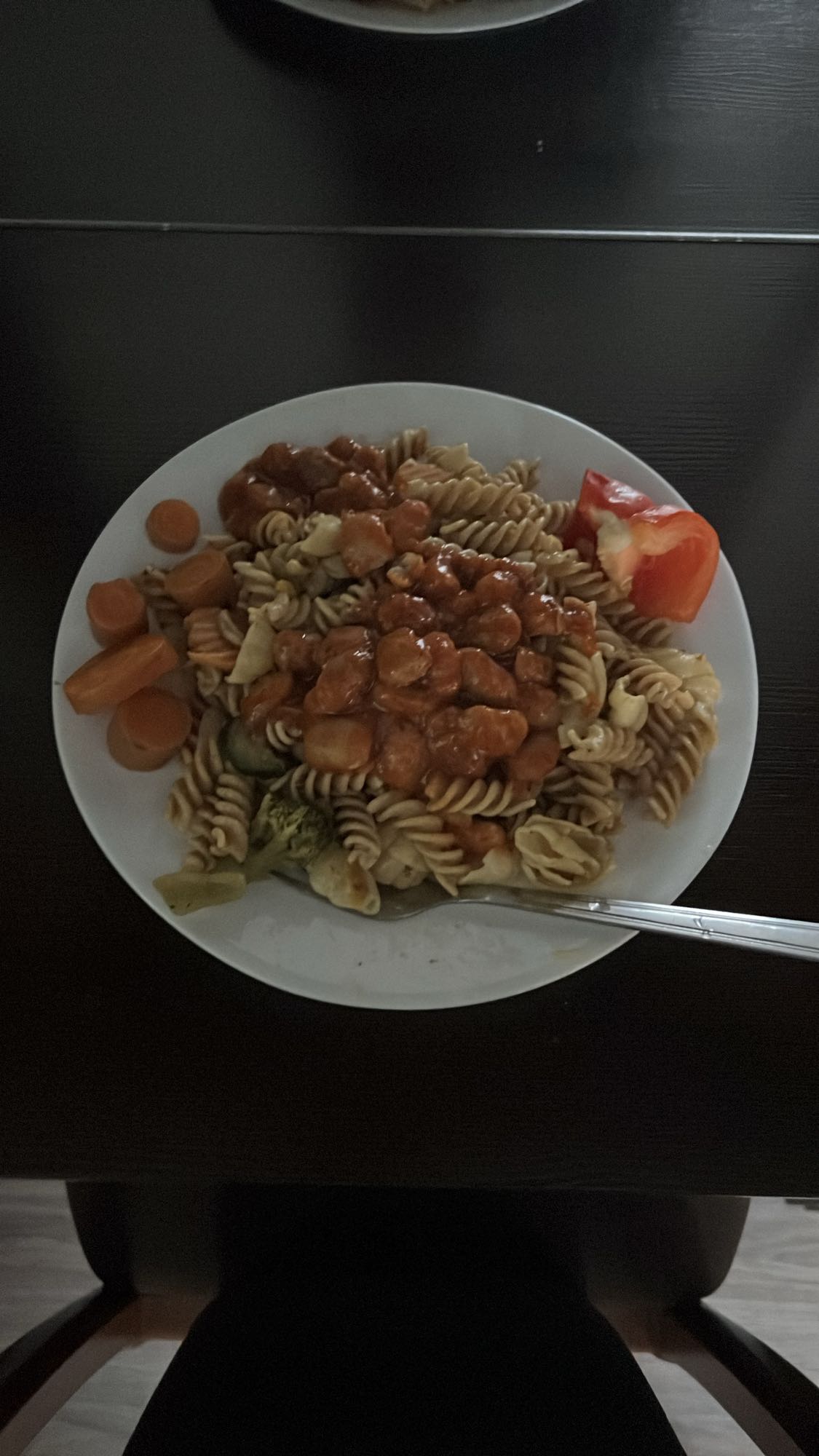 паста с курицей и овощами