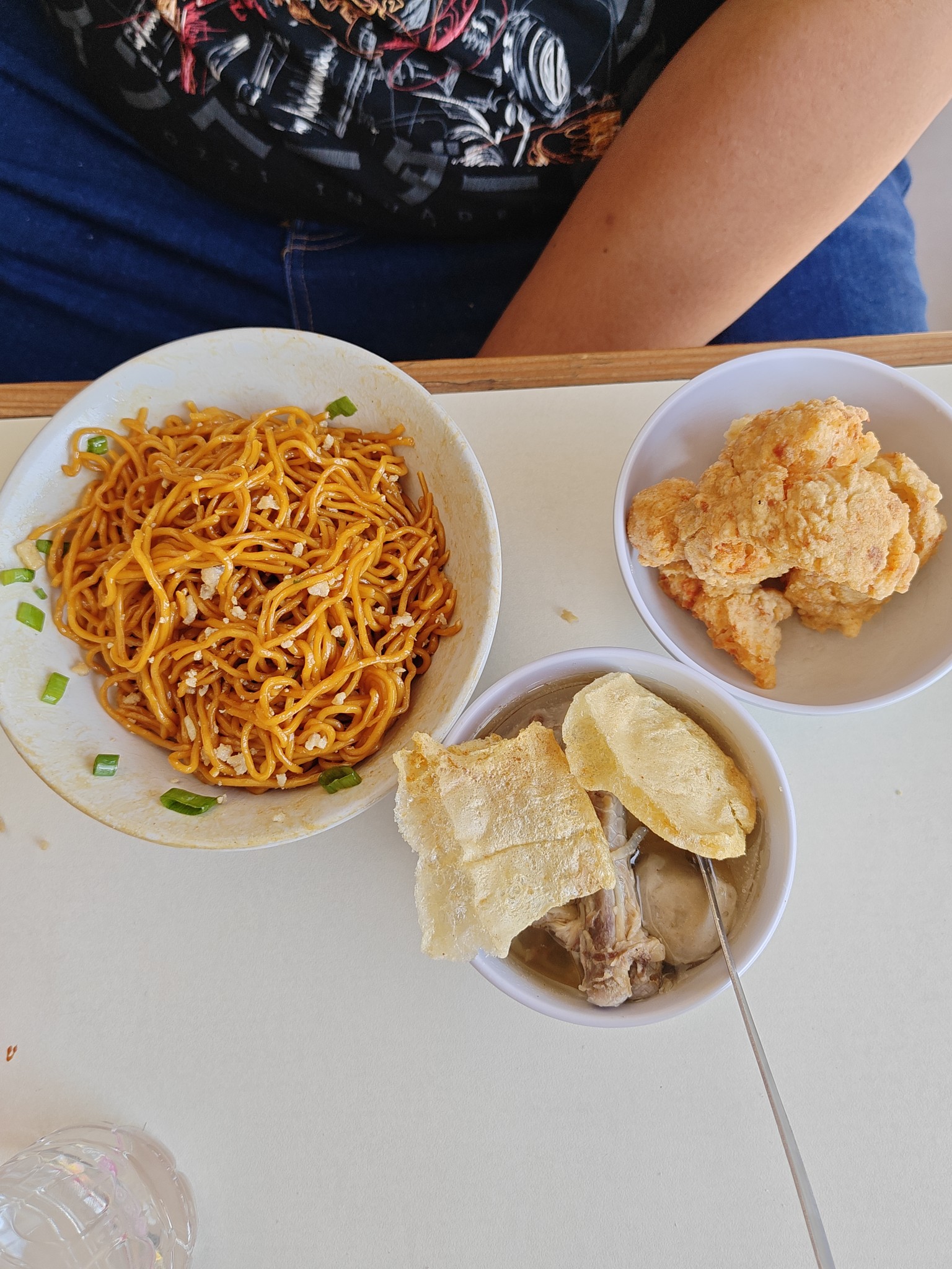 Noodles with soup & chicken
