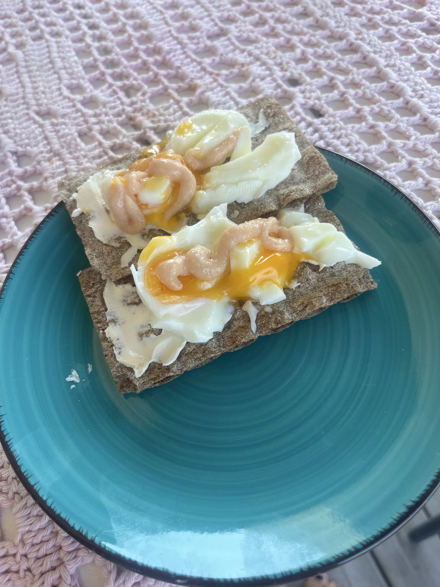 Knäckebröd med ägg & kaviar