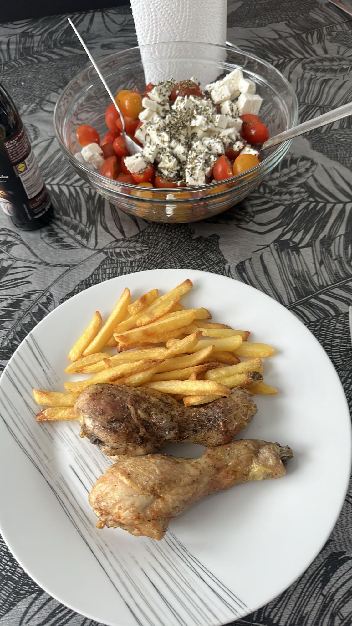 Poulet frites et salade