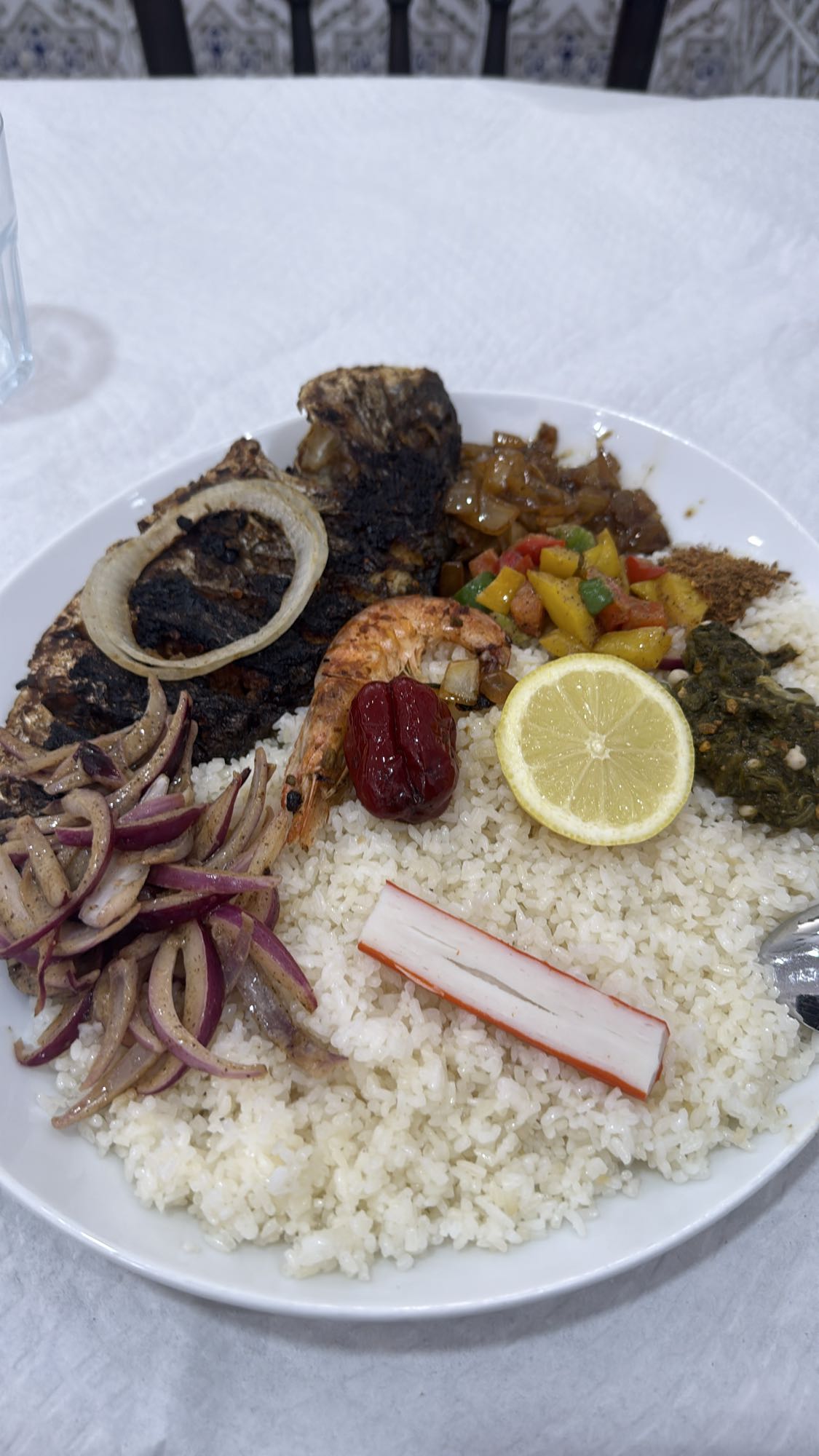 Pescado con arroz y verduras
