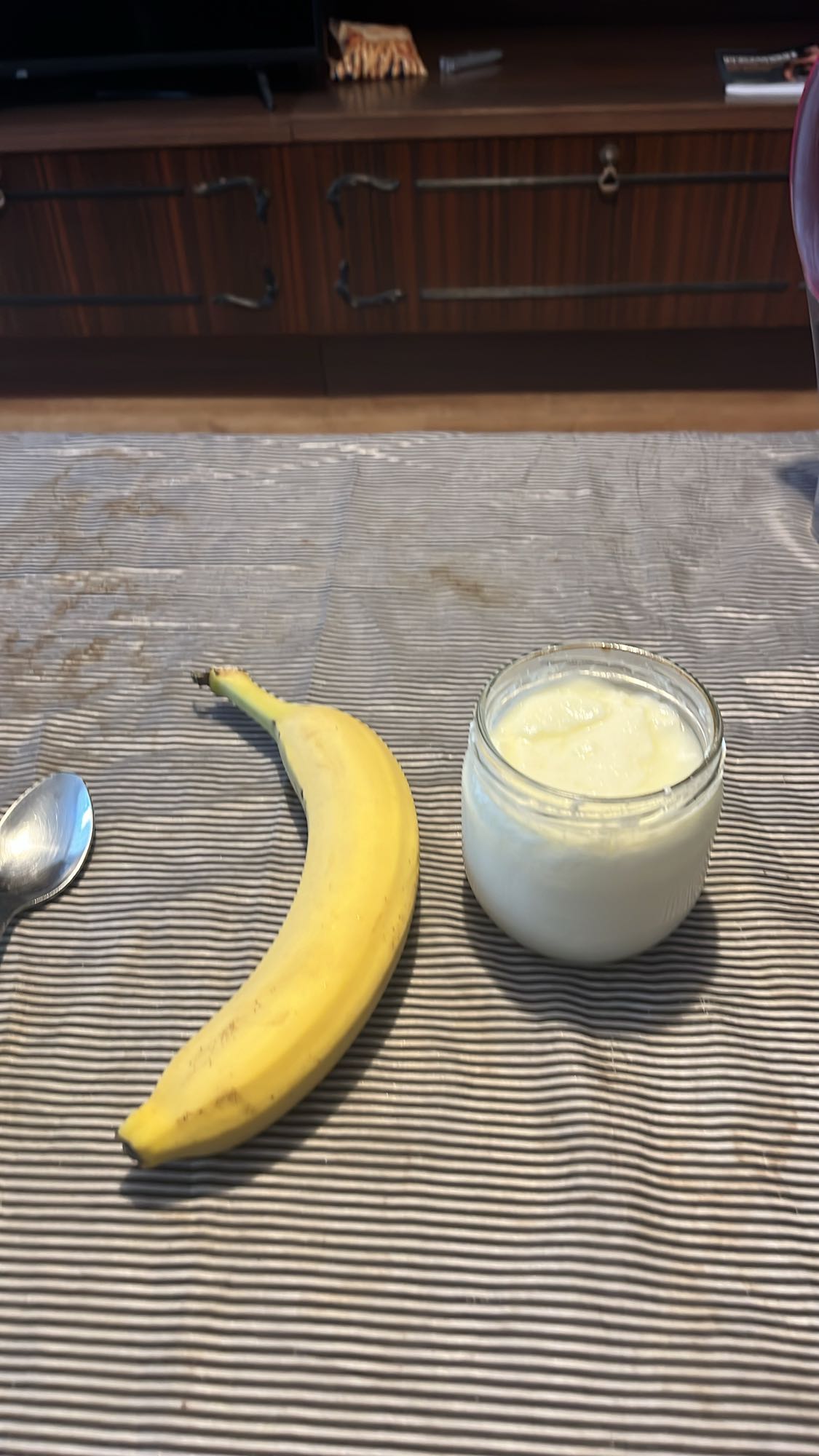 Банан и кисело мляко