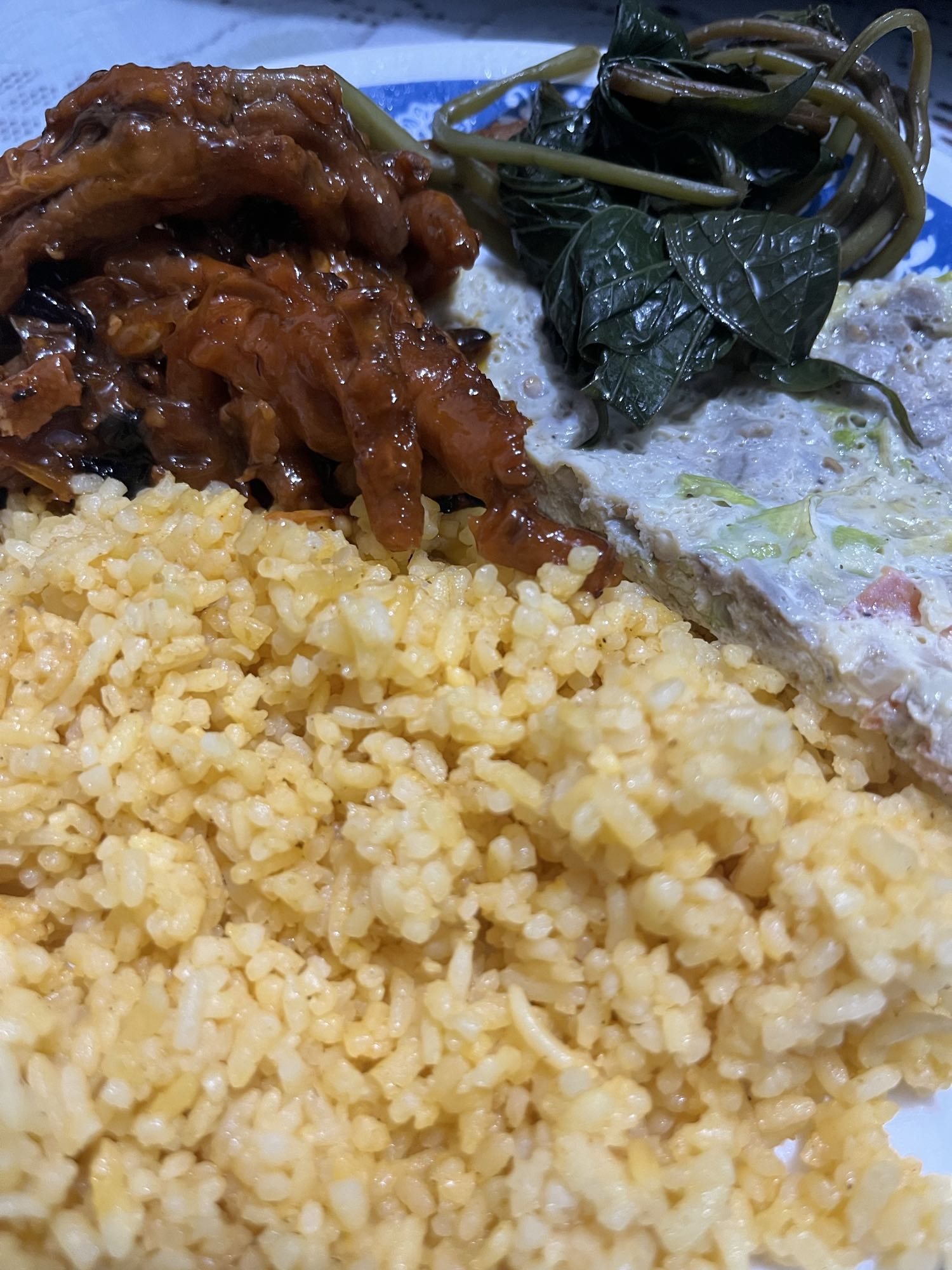 Rice with chicken feet and egg loaf