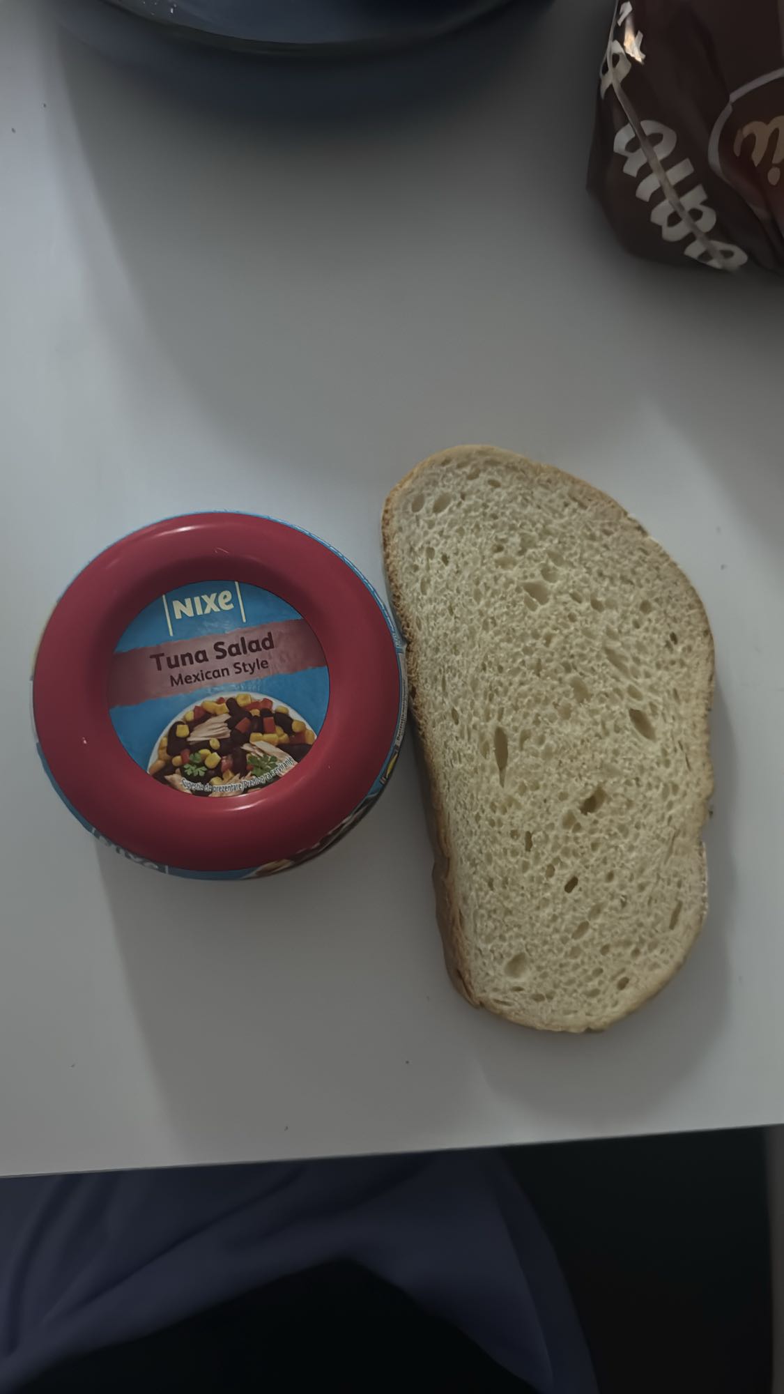 Salată ton cu pâine