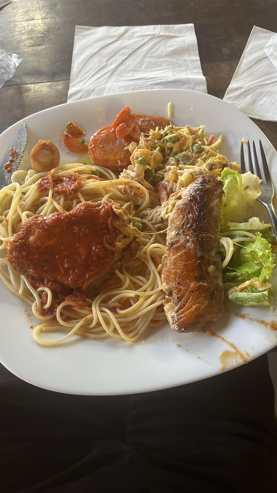 Prato variado com espaguete