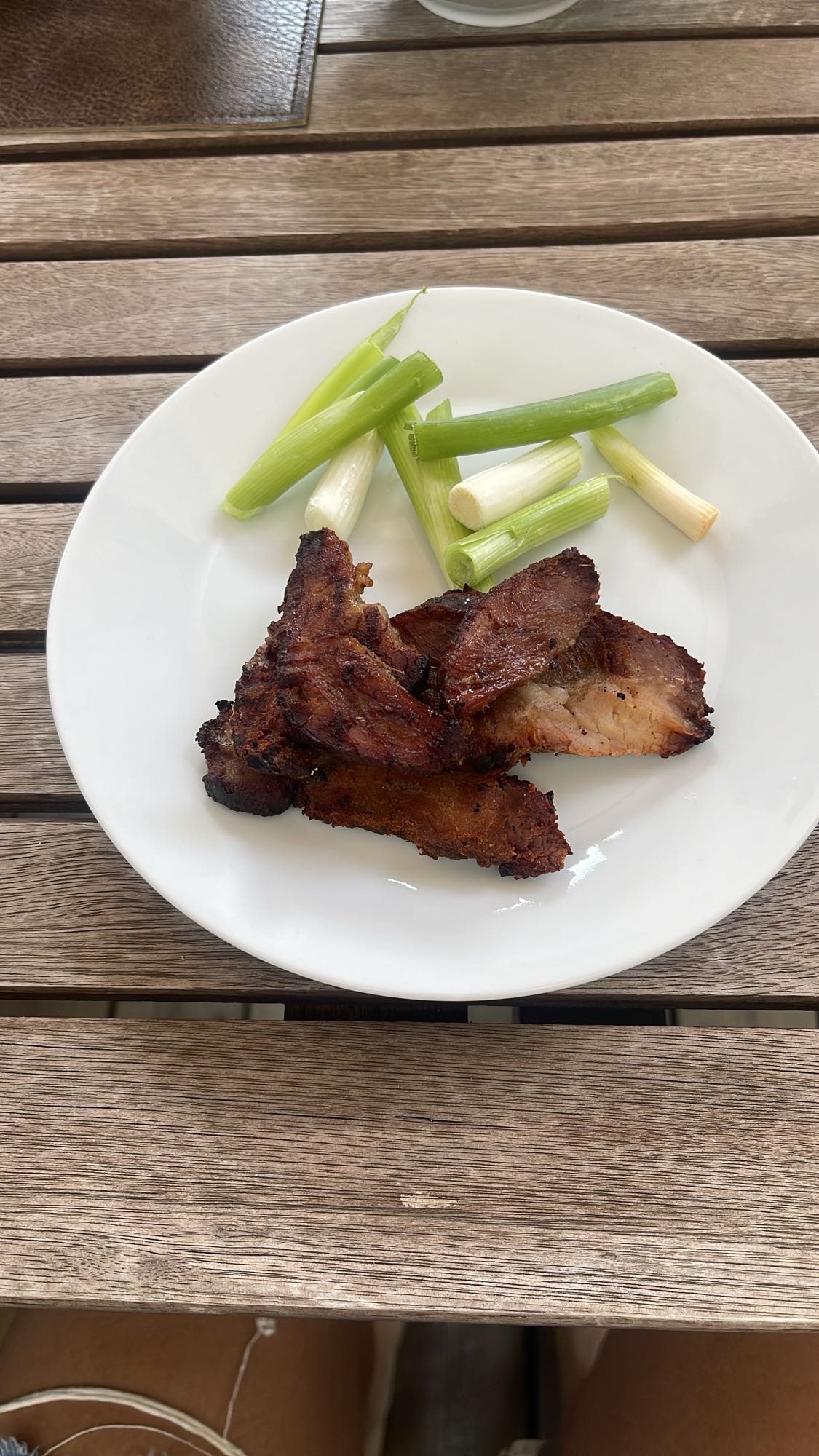 Grillad kött med salladslök