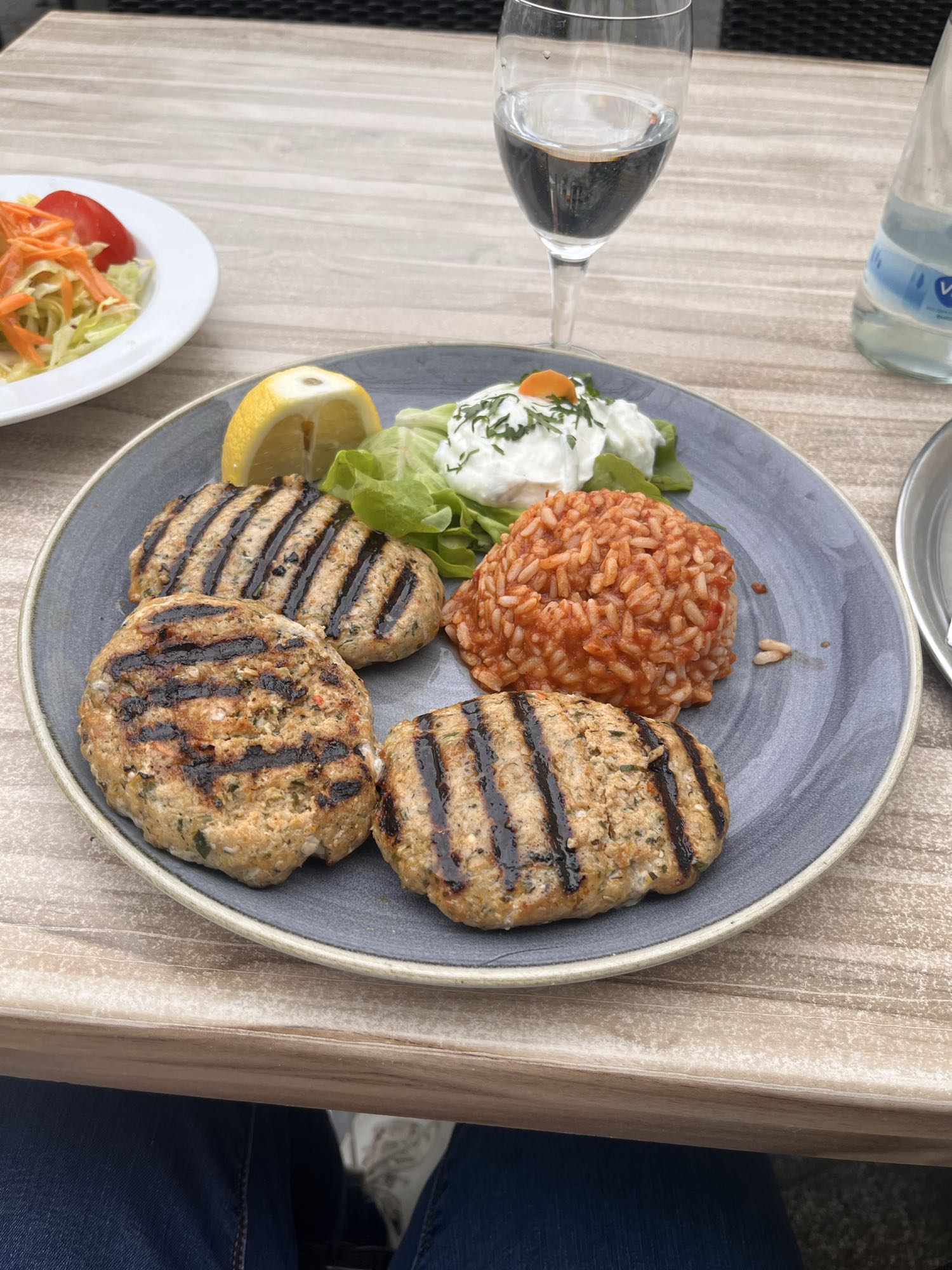 Almôndegas com arroz