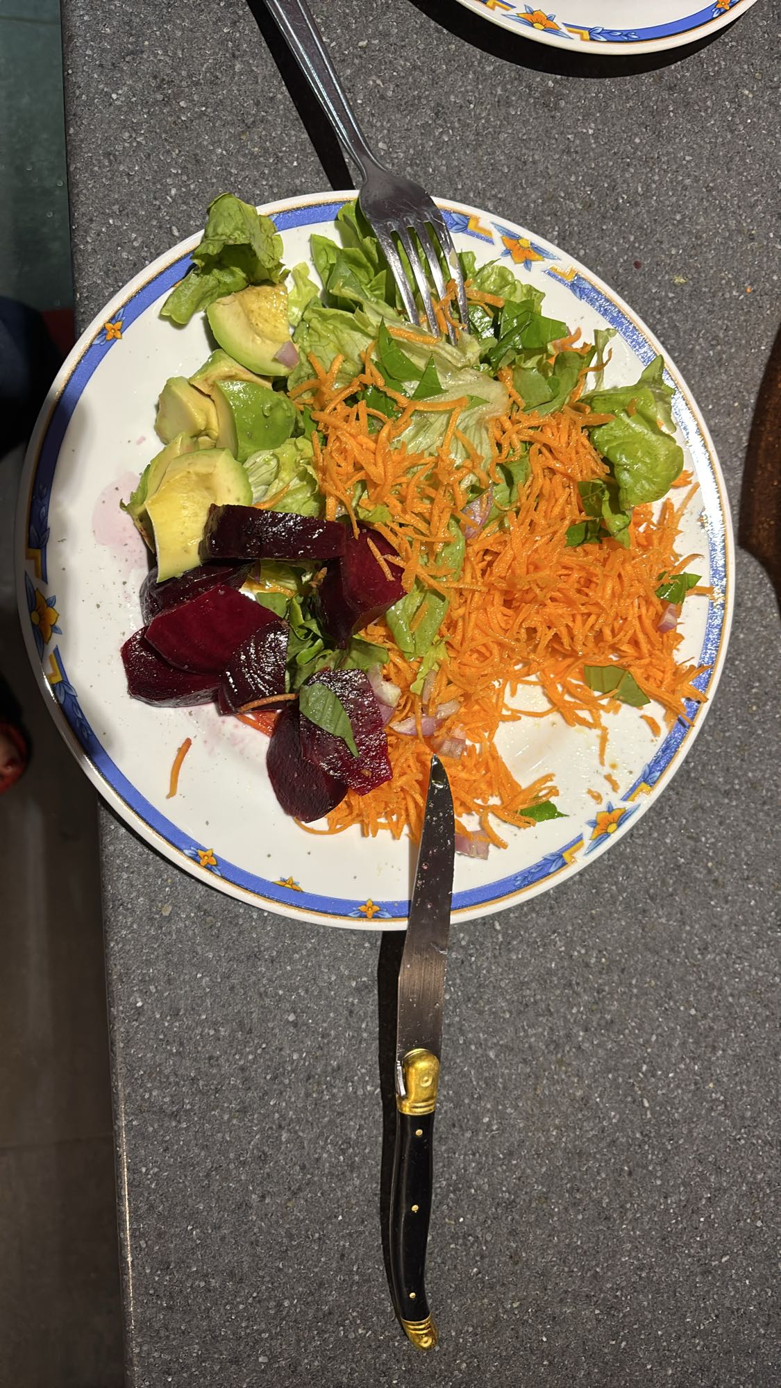 Salade fraîche colorée