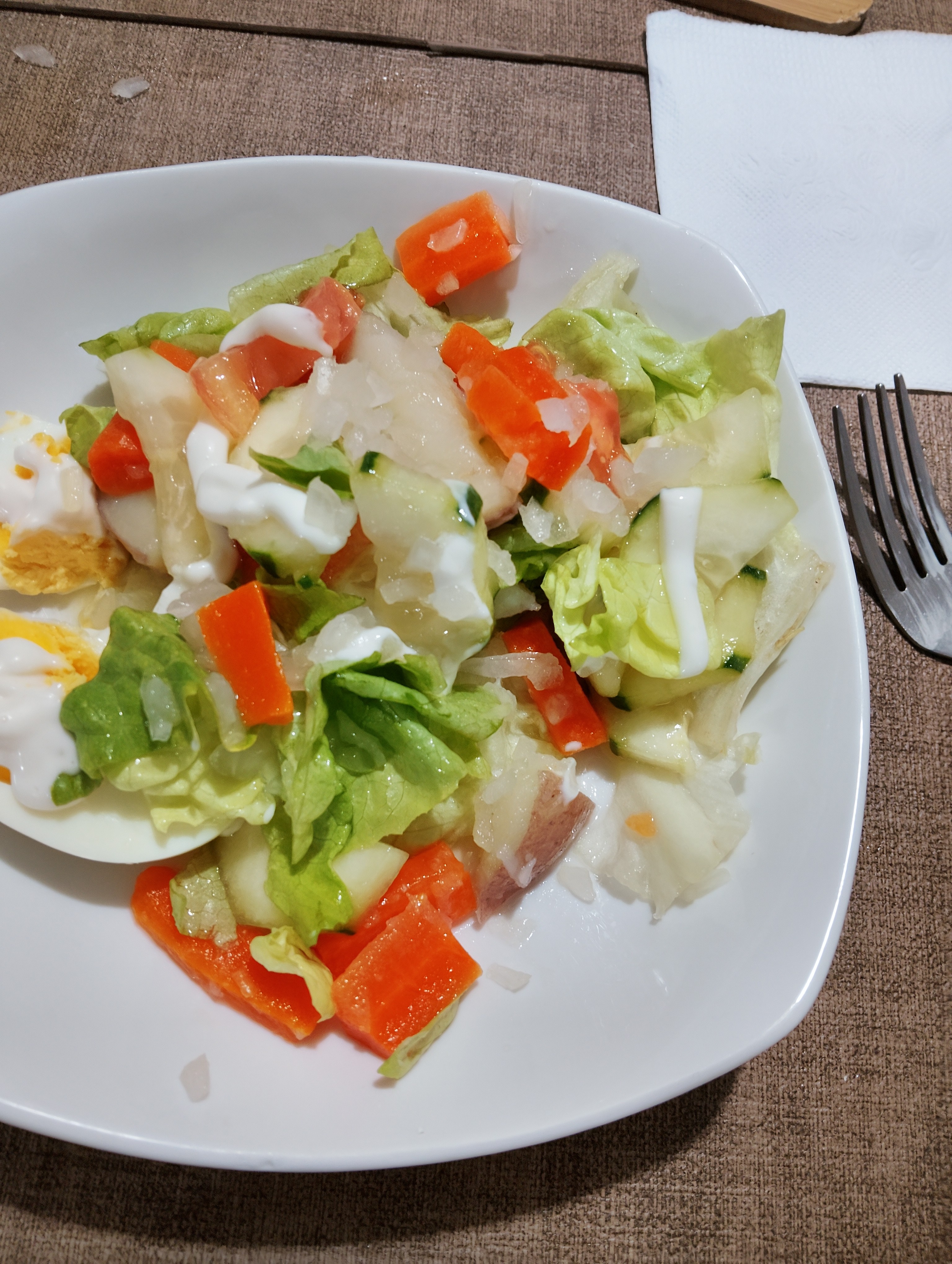 Ensalada con huevo y papa