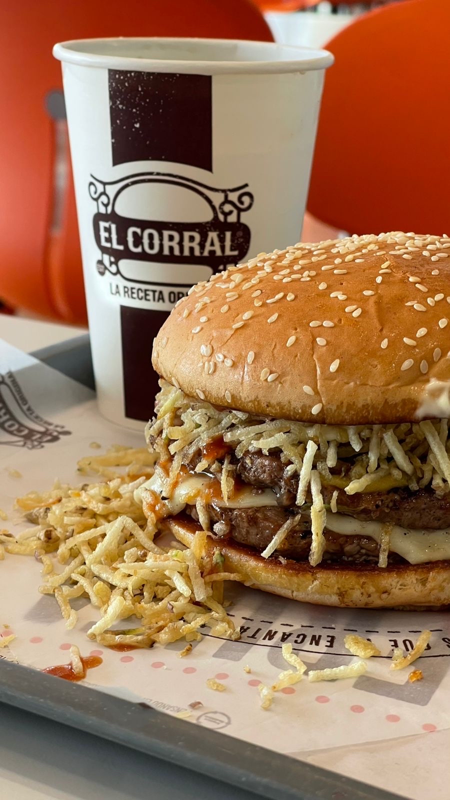 Hamburguesa con papas y bebida