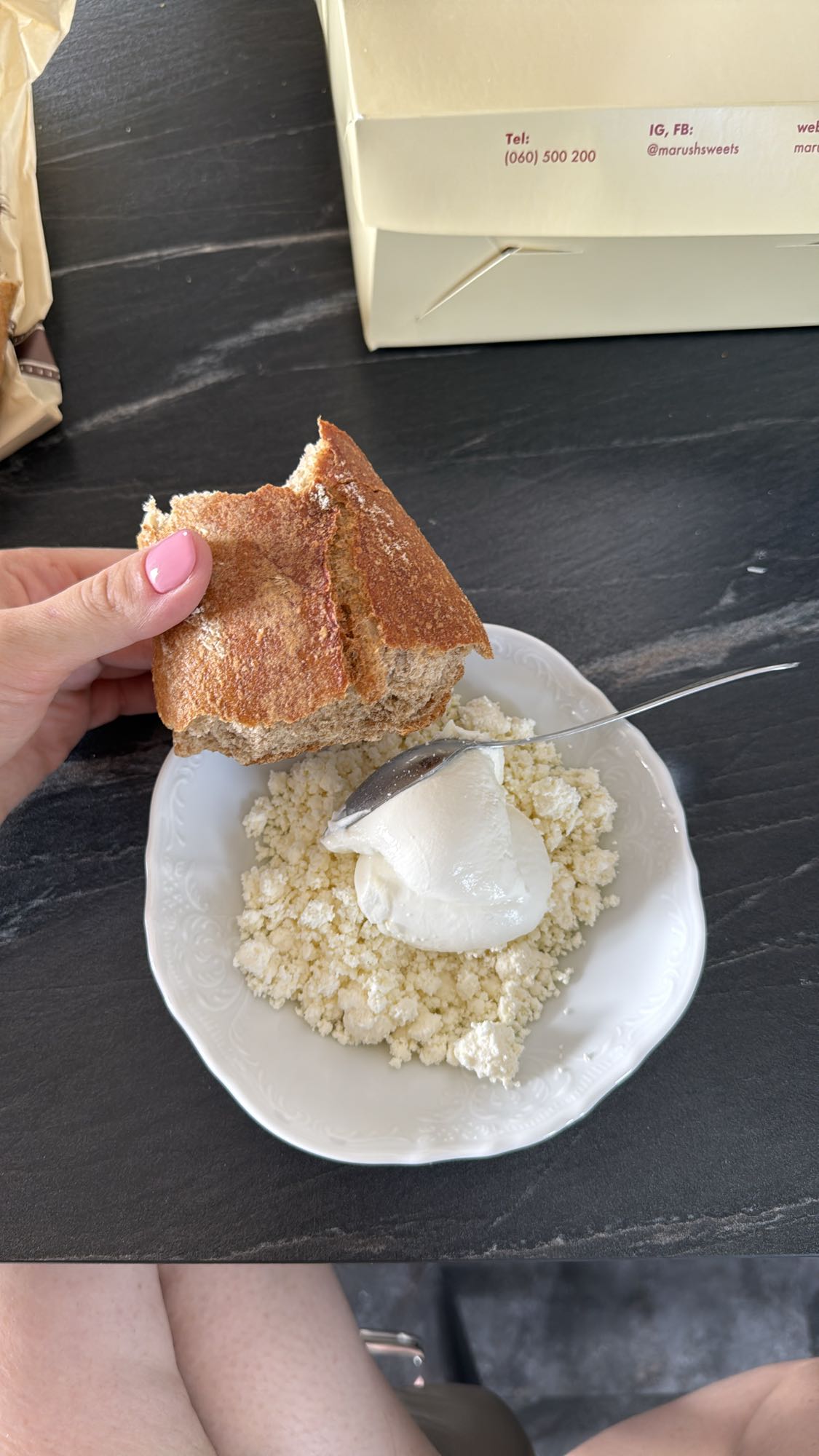 Bread with cheese & cream