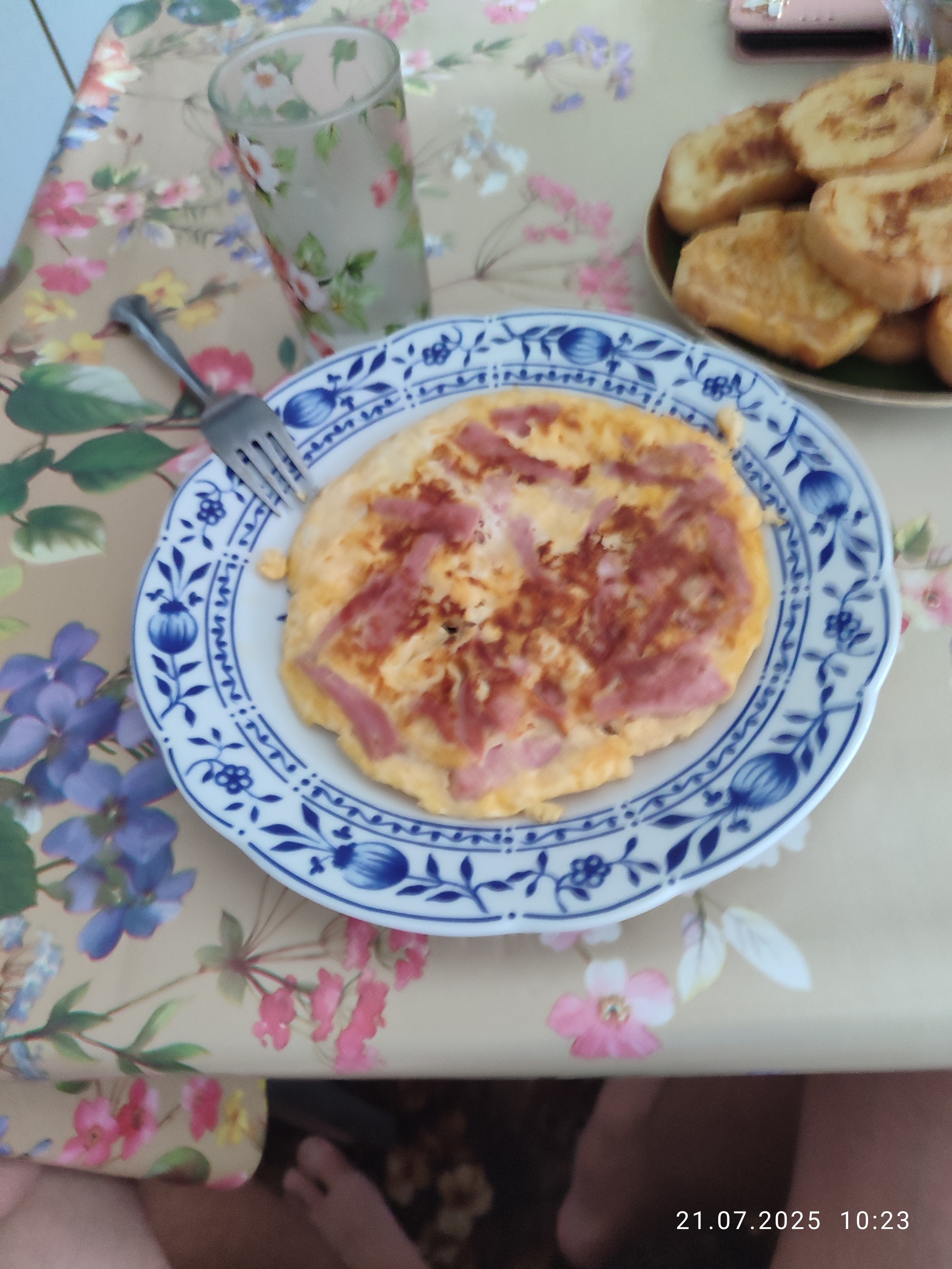 Omelette mit Schinken & Toast