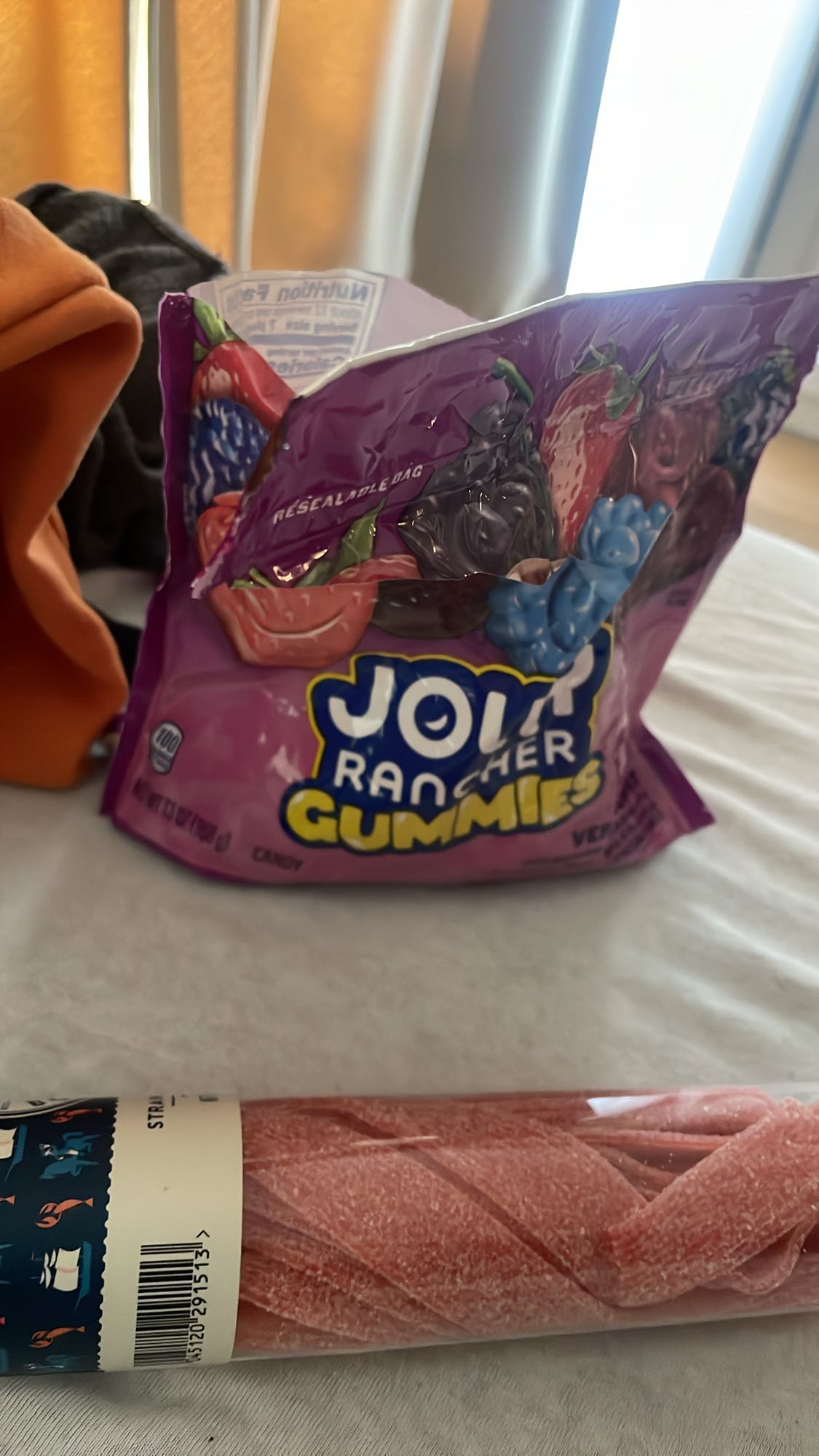 Żelki owocowe i kwaśne paski