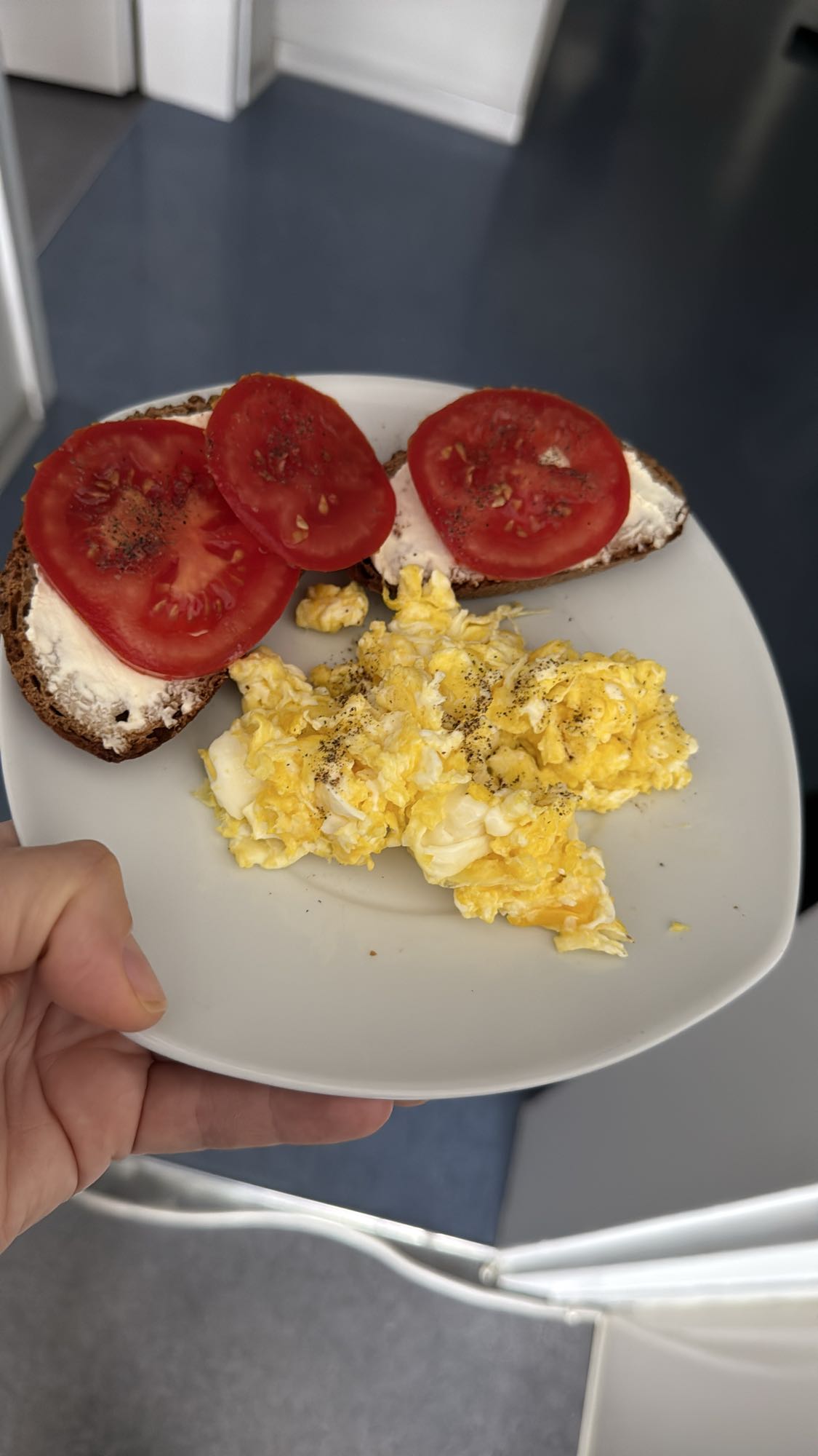 Jajecznica i kanapki