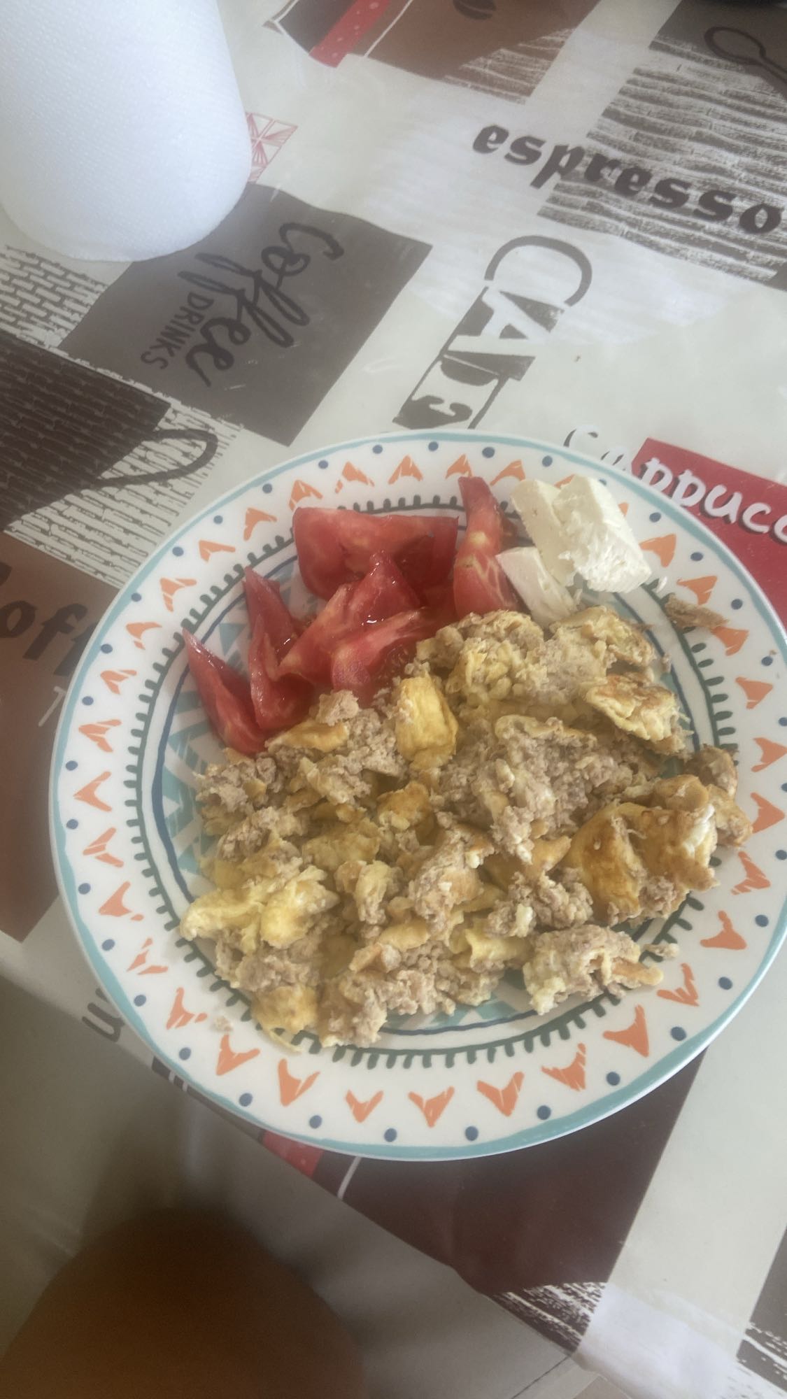 Omletă cu roșii și brânză