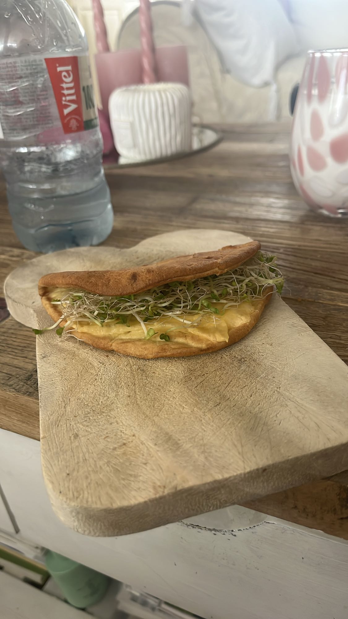 Omelet sandwich met kiemen