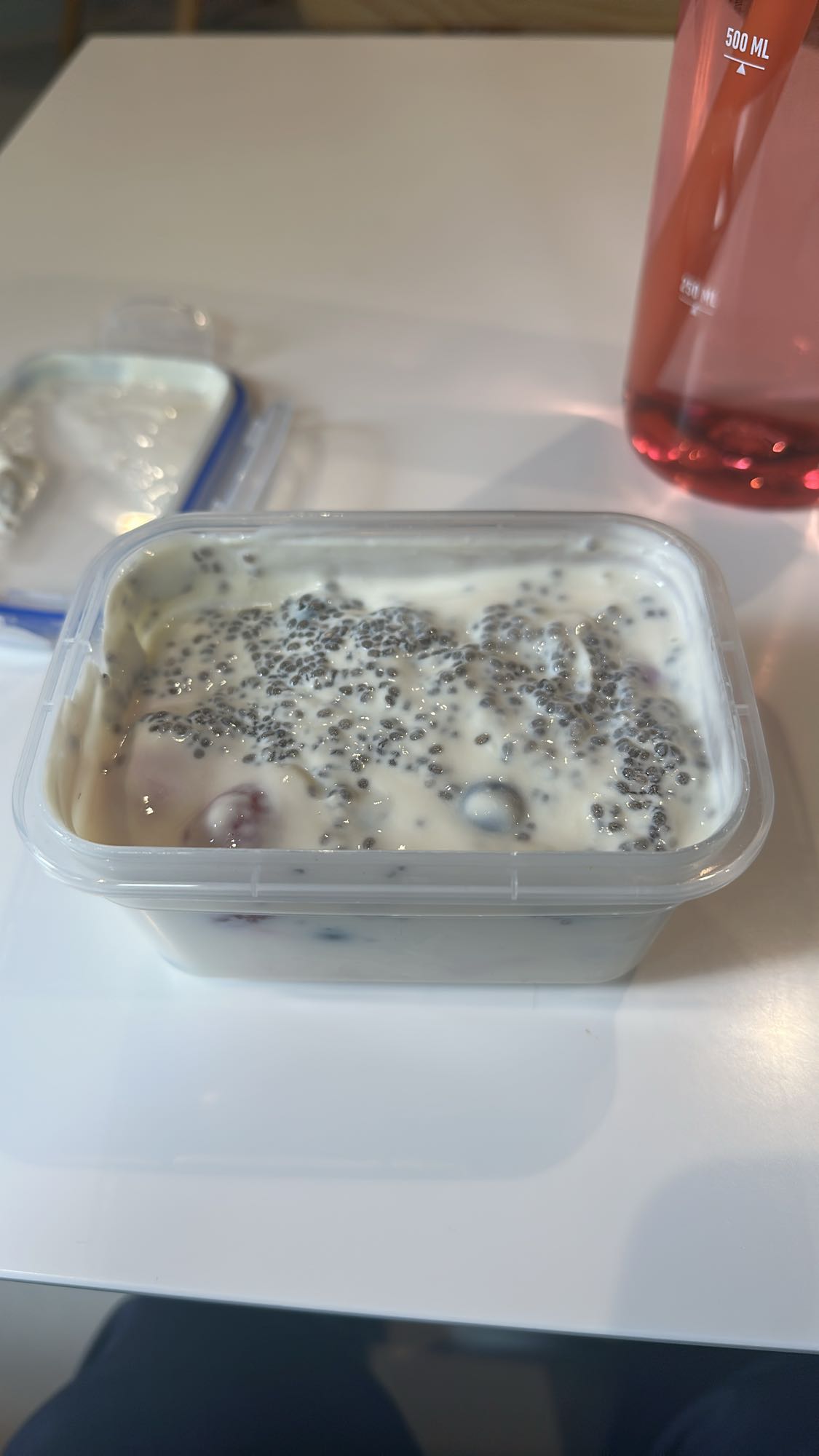 Yoghurt met chia en fruit