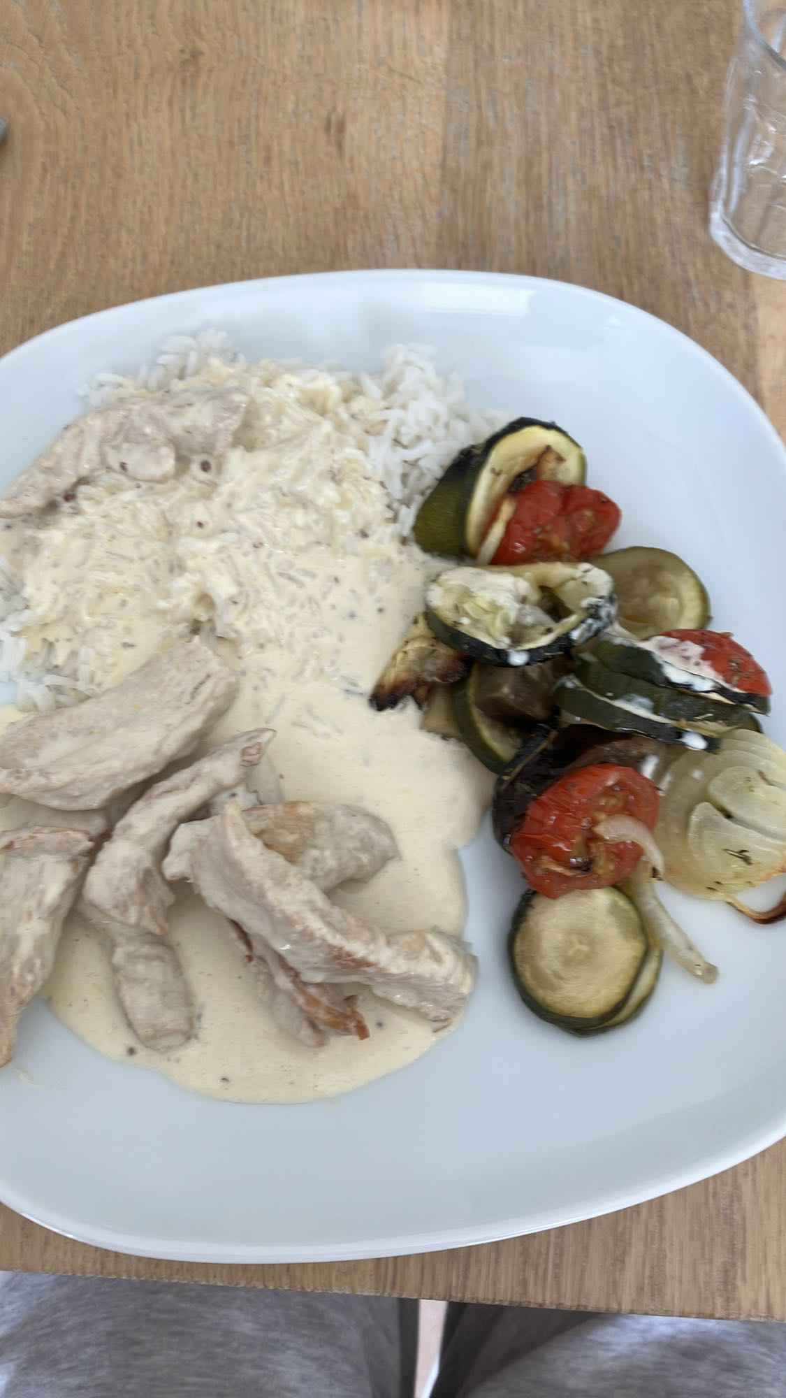 Poulet sauce et légumes