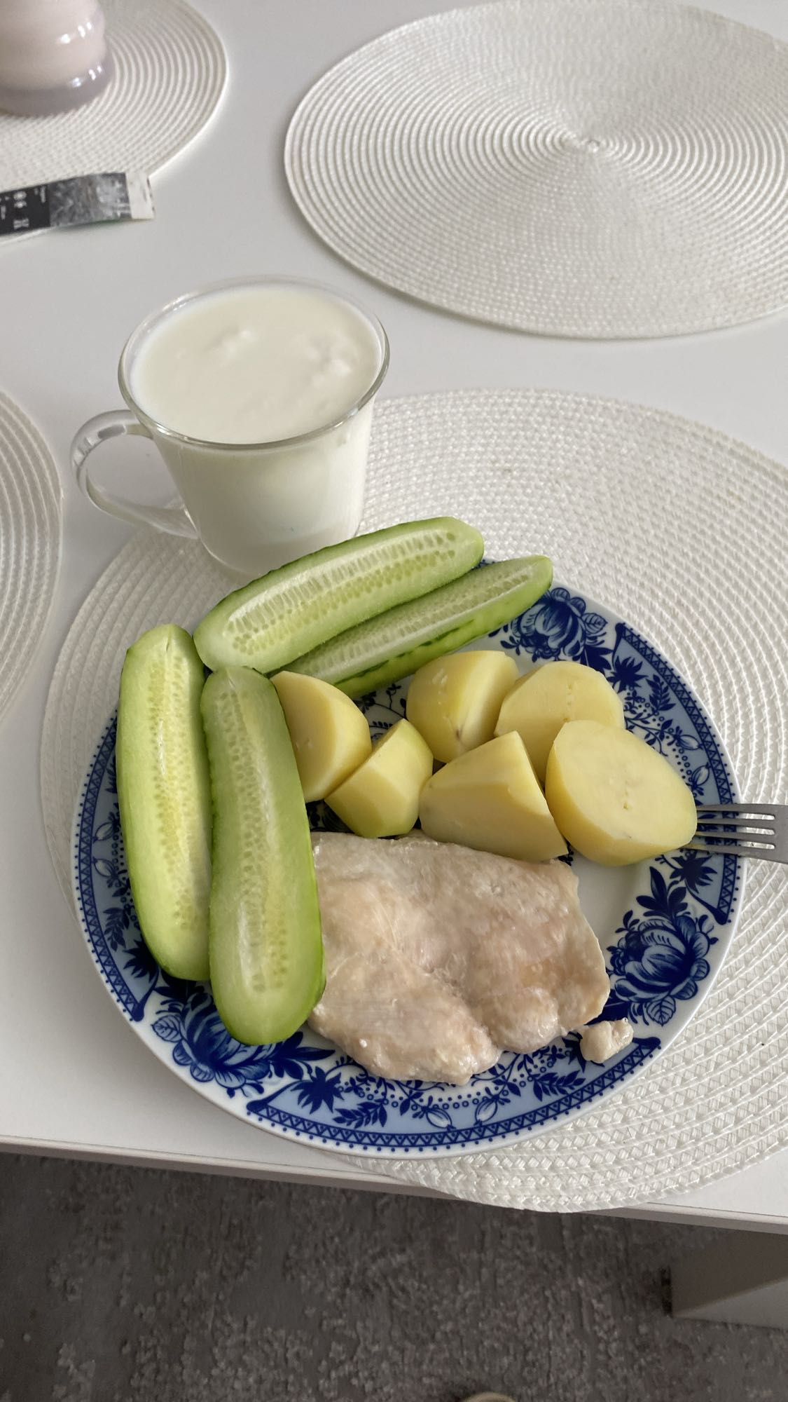 Kurczak z ziemniakami i kefirem