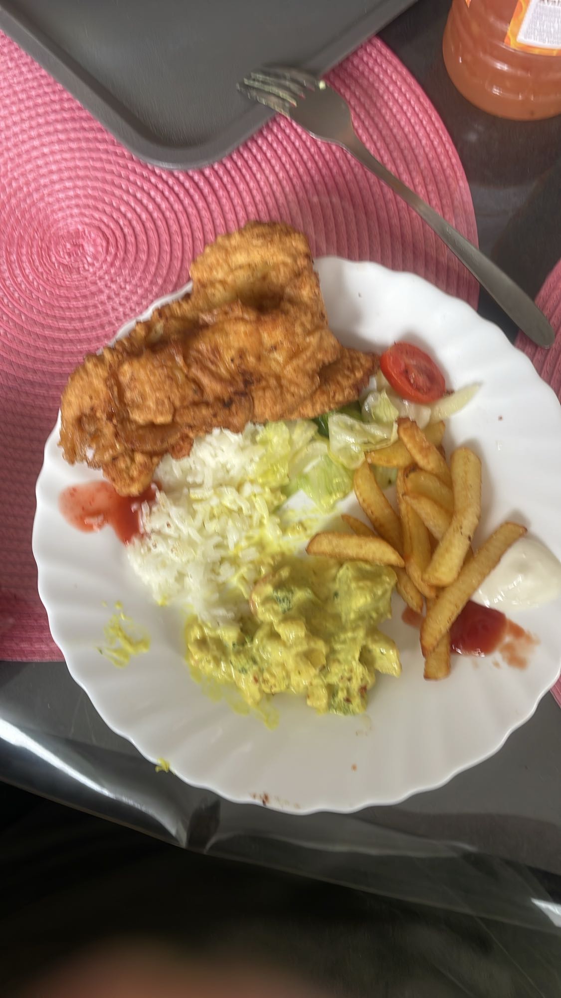 Kyckling med ris och pommes