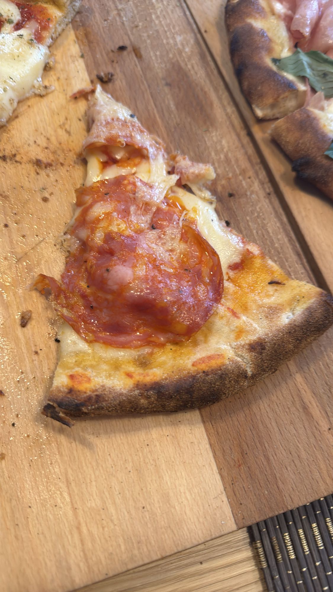 Felie de pizza pepperoni