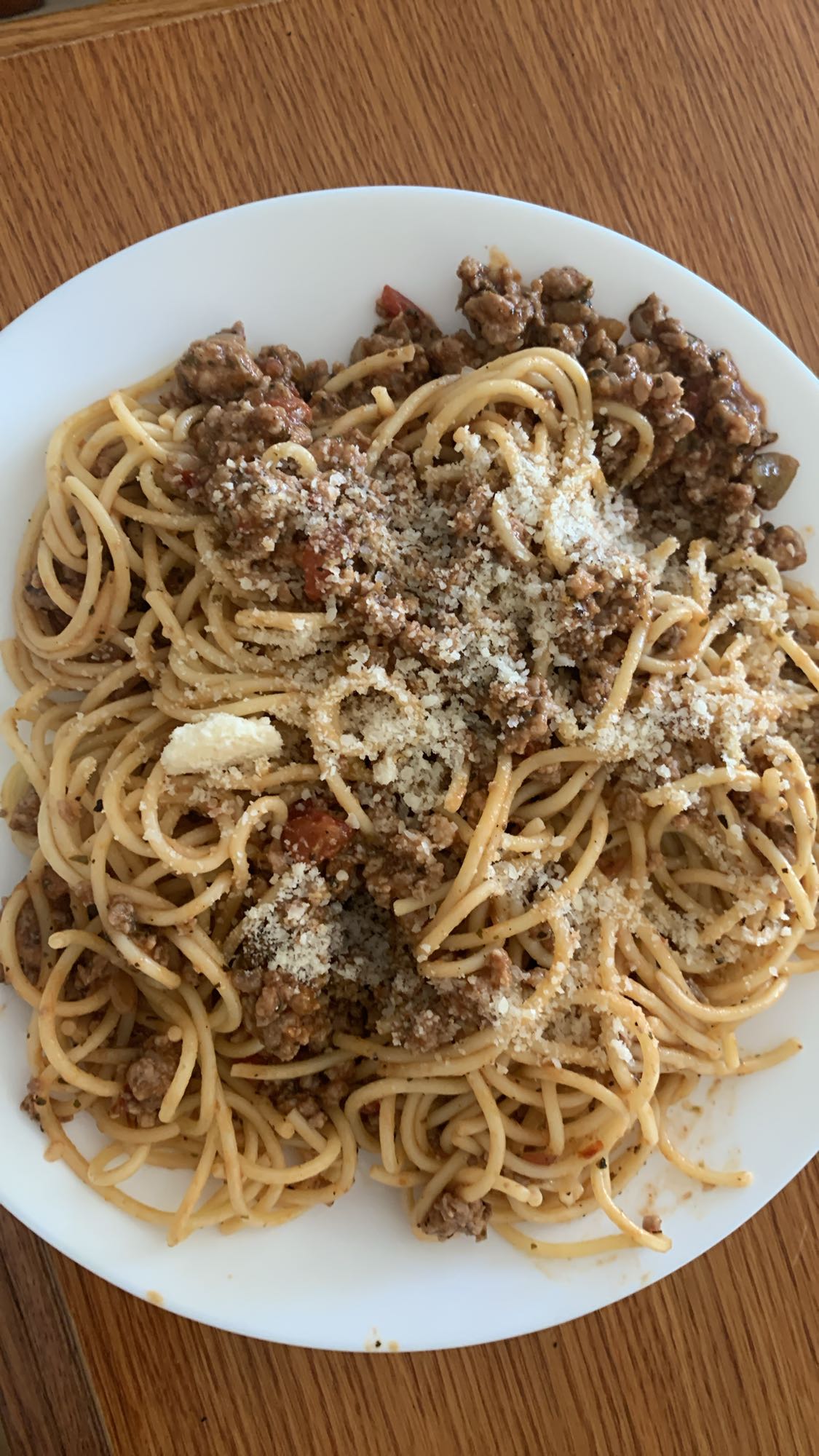 Spaghetti z mięsem i serem