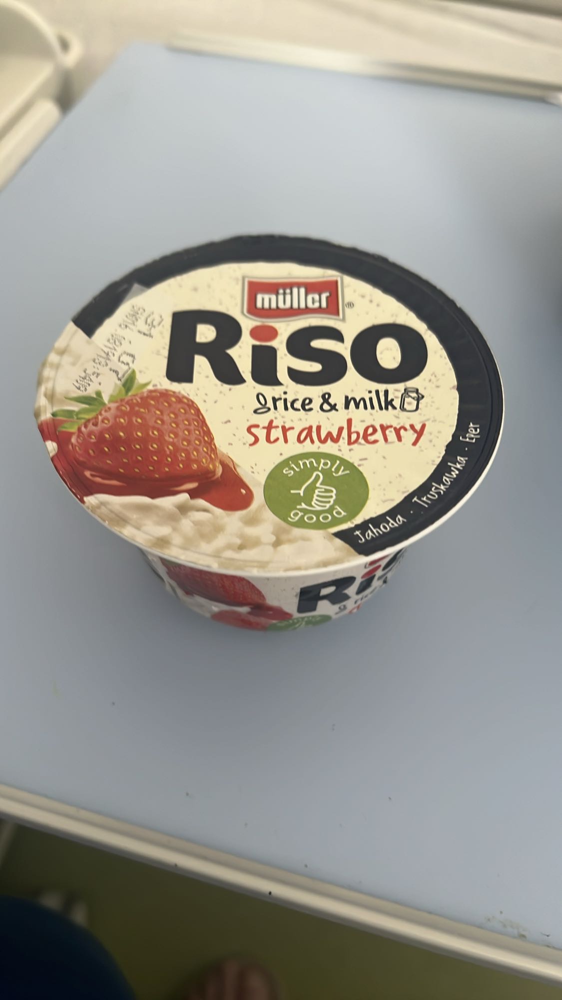 Orez cu lapte si capsuni