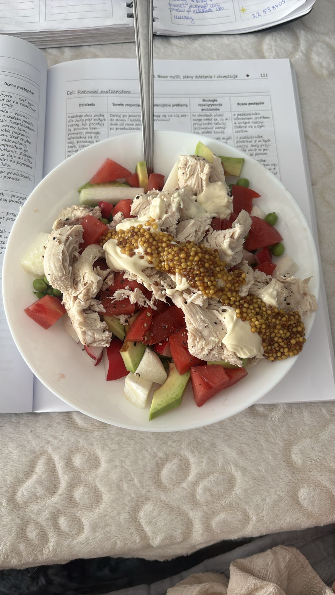 Sałatka z kurczakiem i warzywami