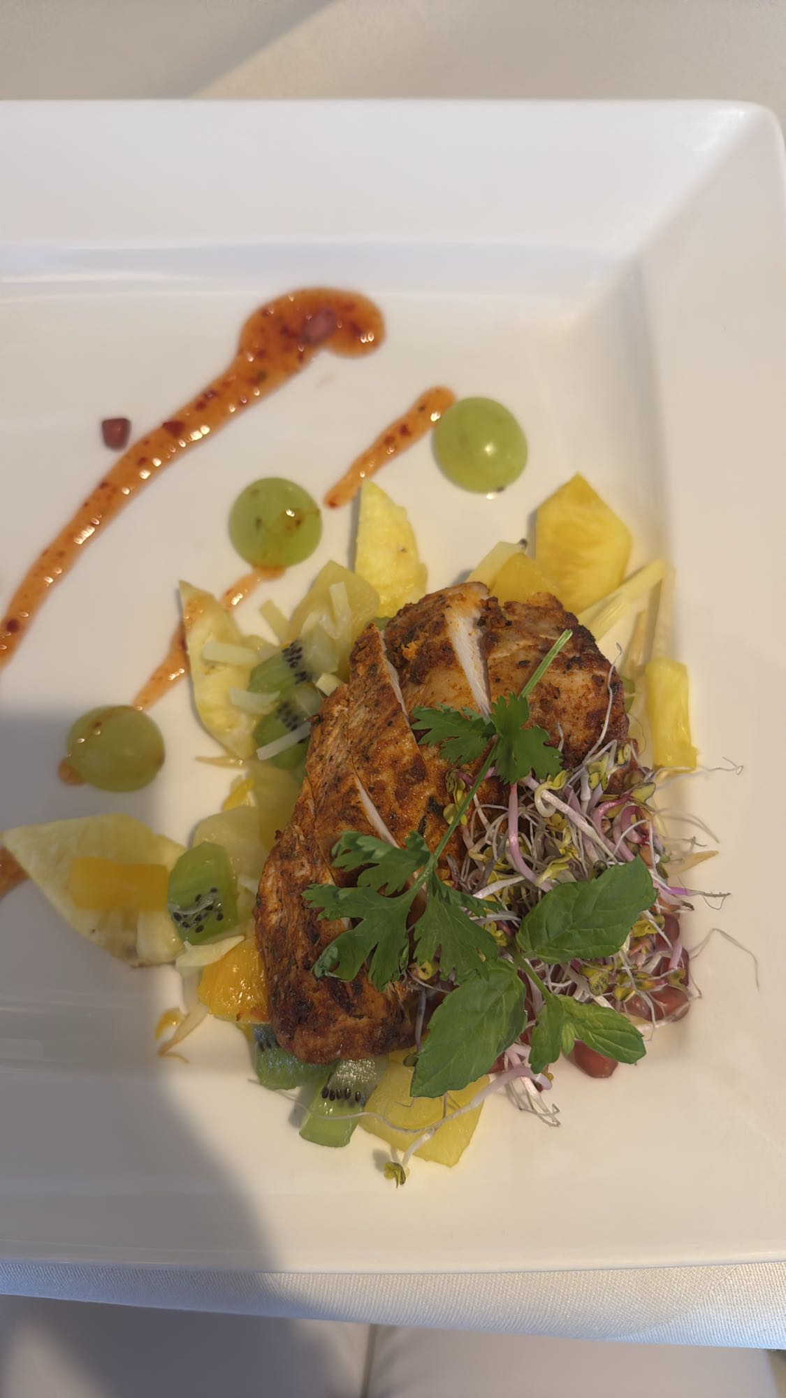 Grillowana pierś z kurczaka z owocami