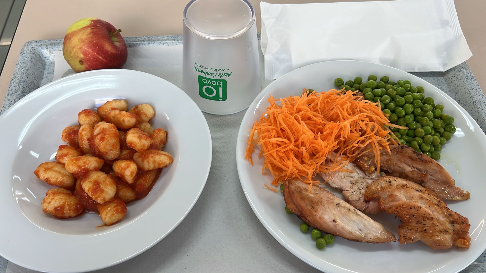 Pollo, gnocchi e verdure