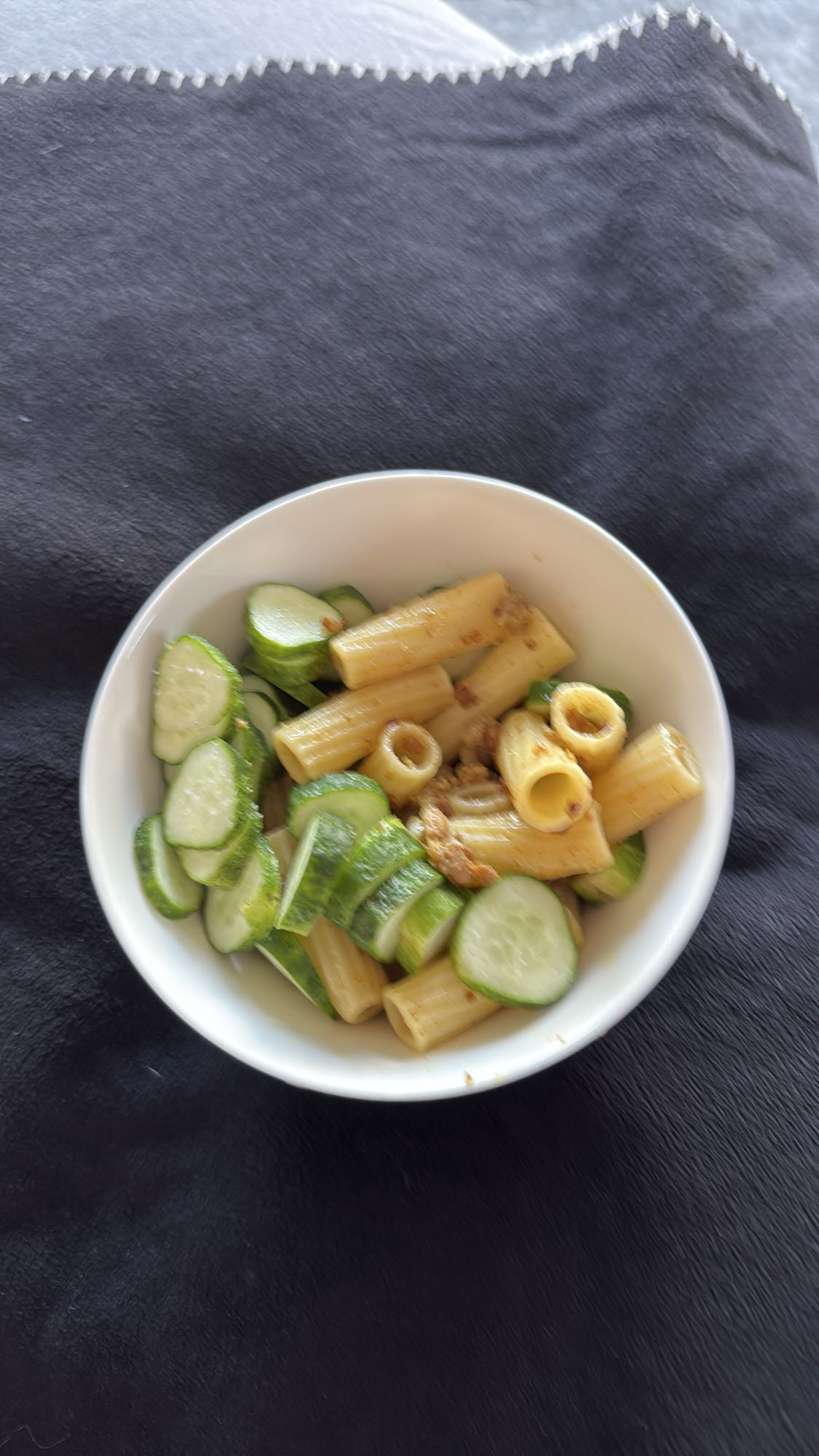 Pasta with cucumber