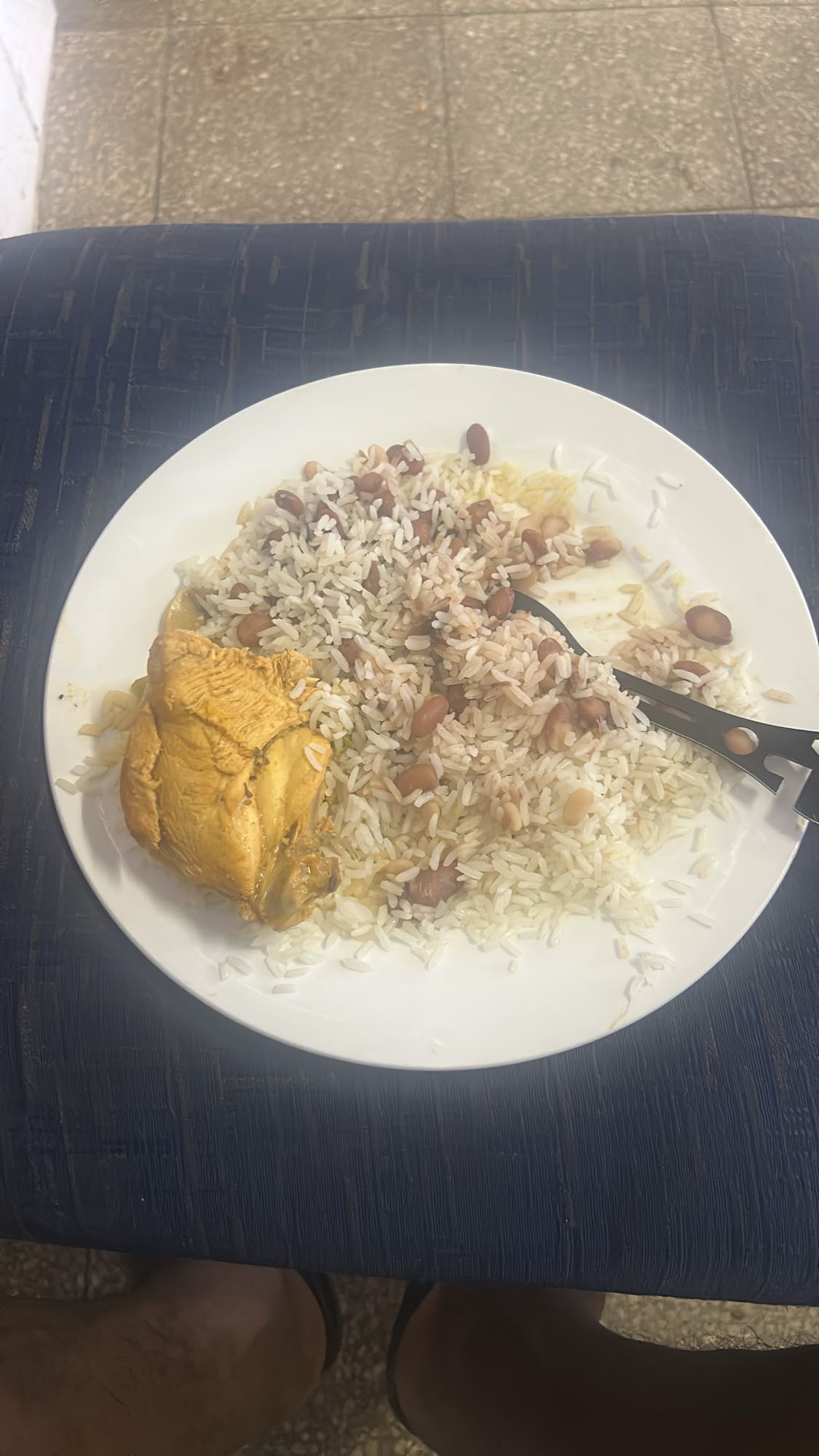 Arroz, frijoles y pollo