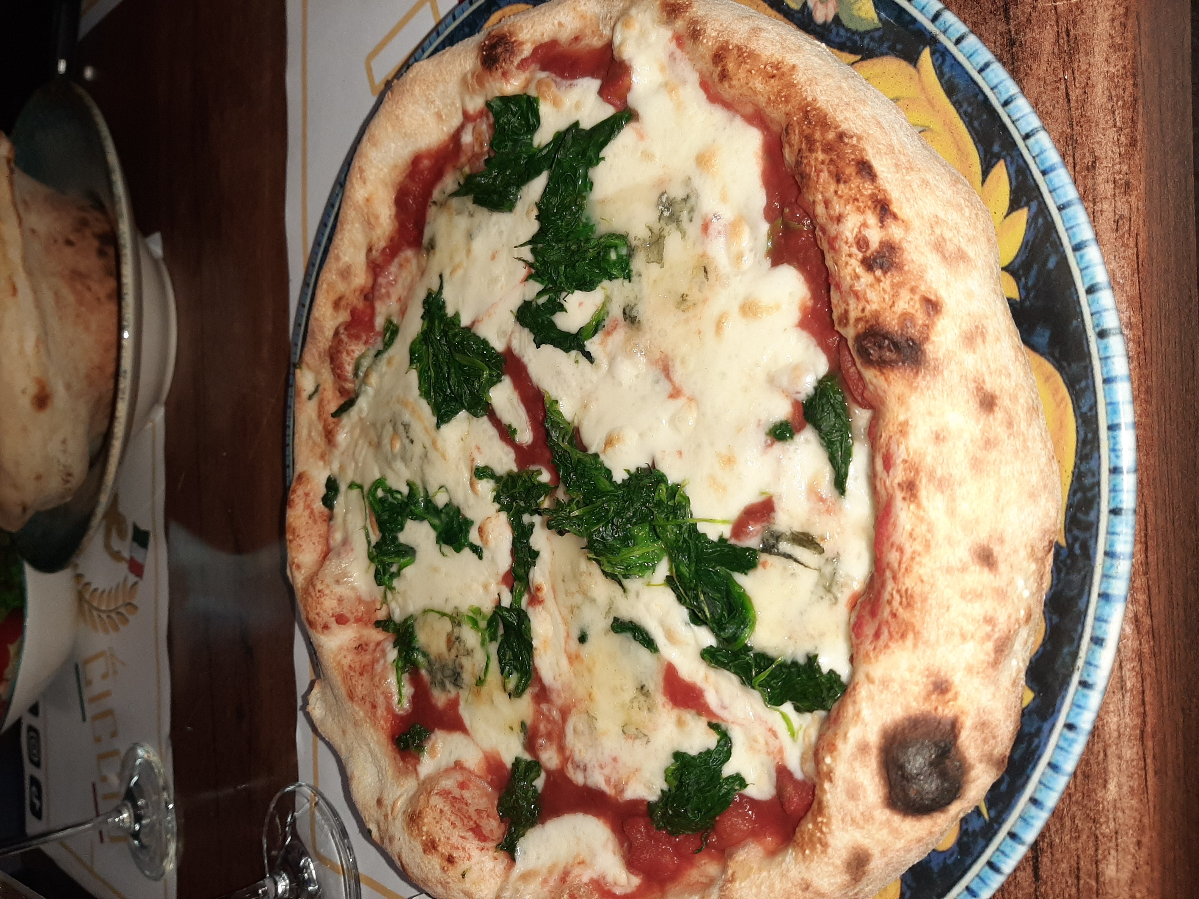 Pizza Margherita con espinaca