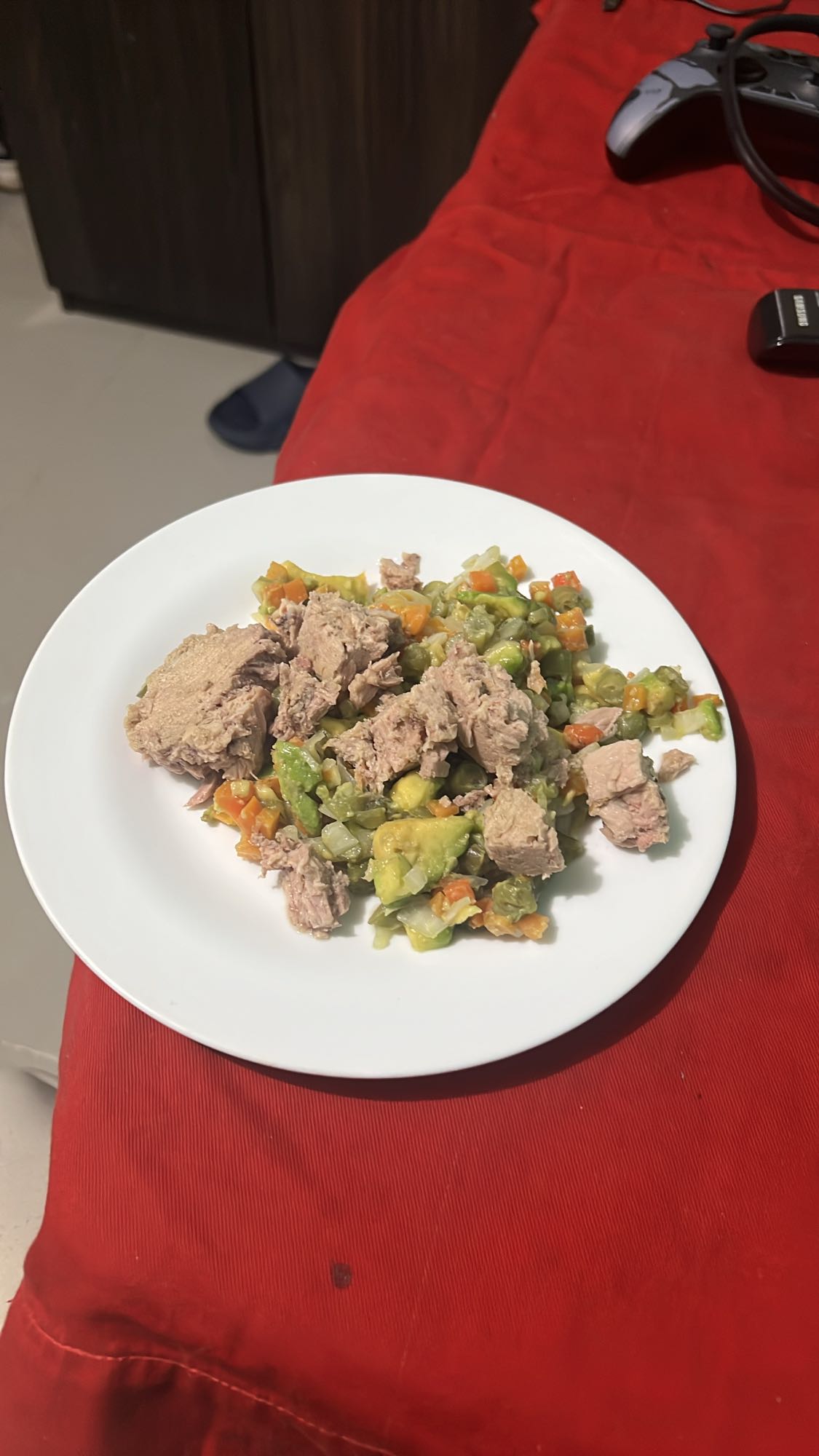 ensalada de atún y verduras