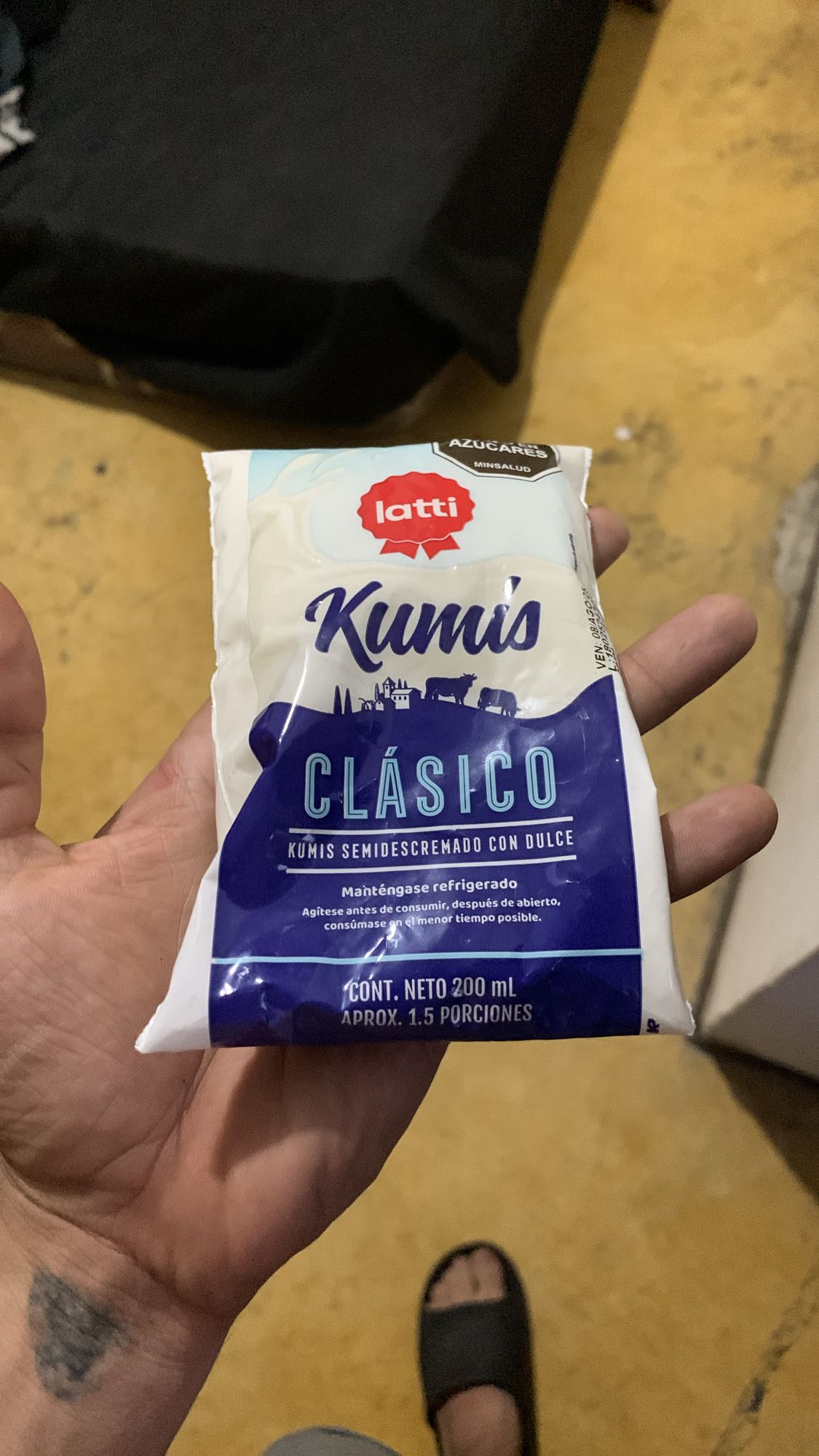 Kumis clásico latti