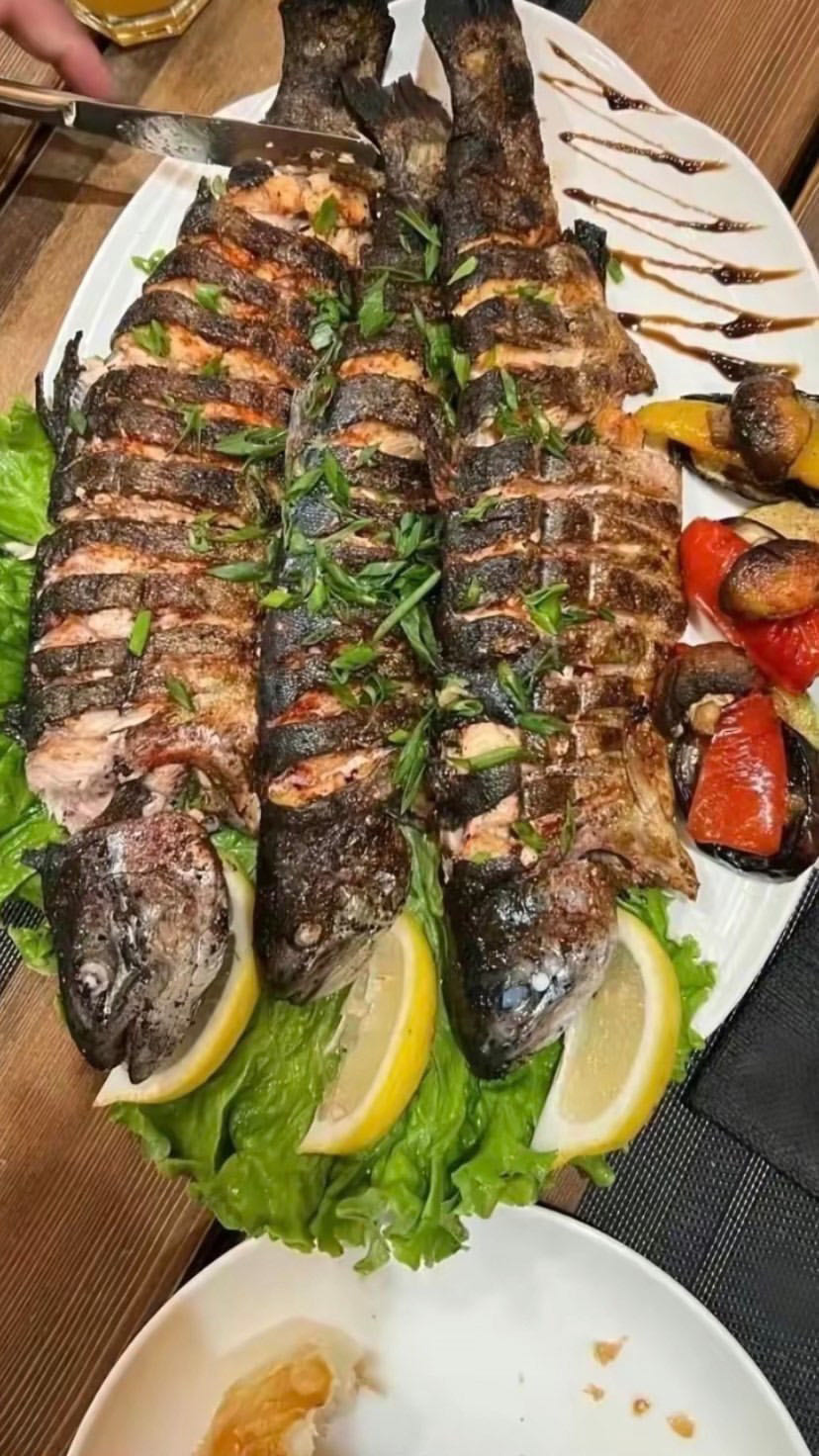 Запечённая форель с овощами
