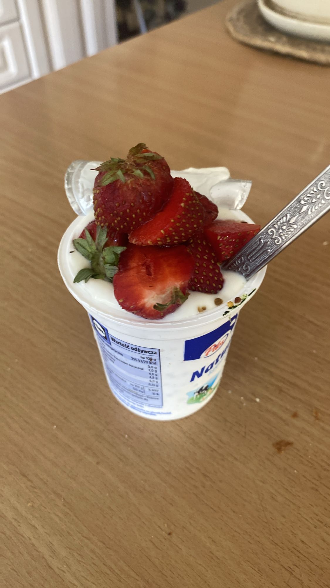 Jogurt z truskawkami