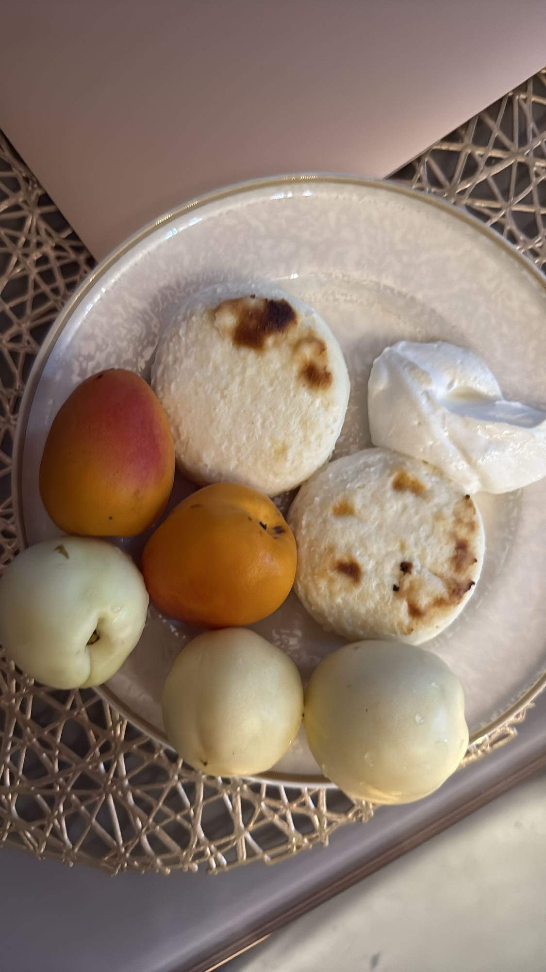 фрукты и сырники