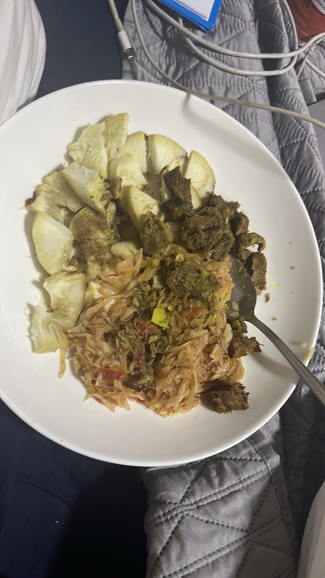 Boiled yam with cabbage