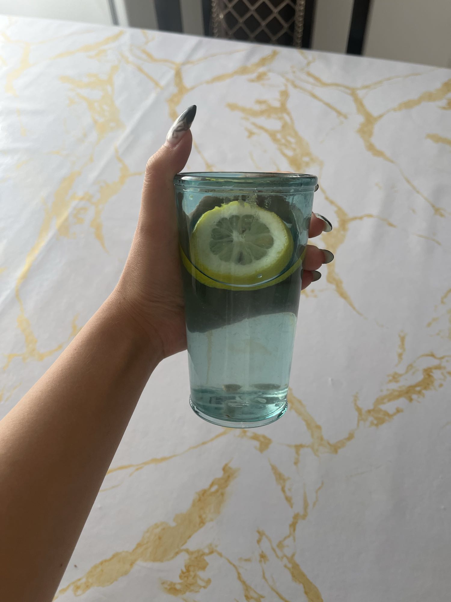 вода с лимоном