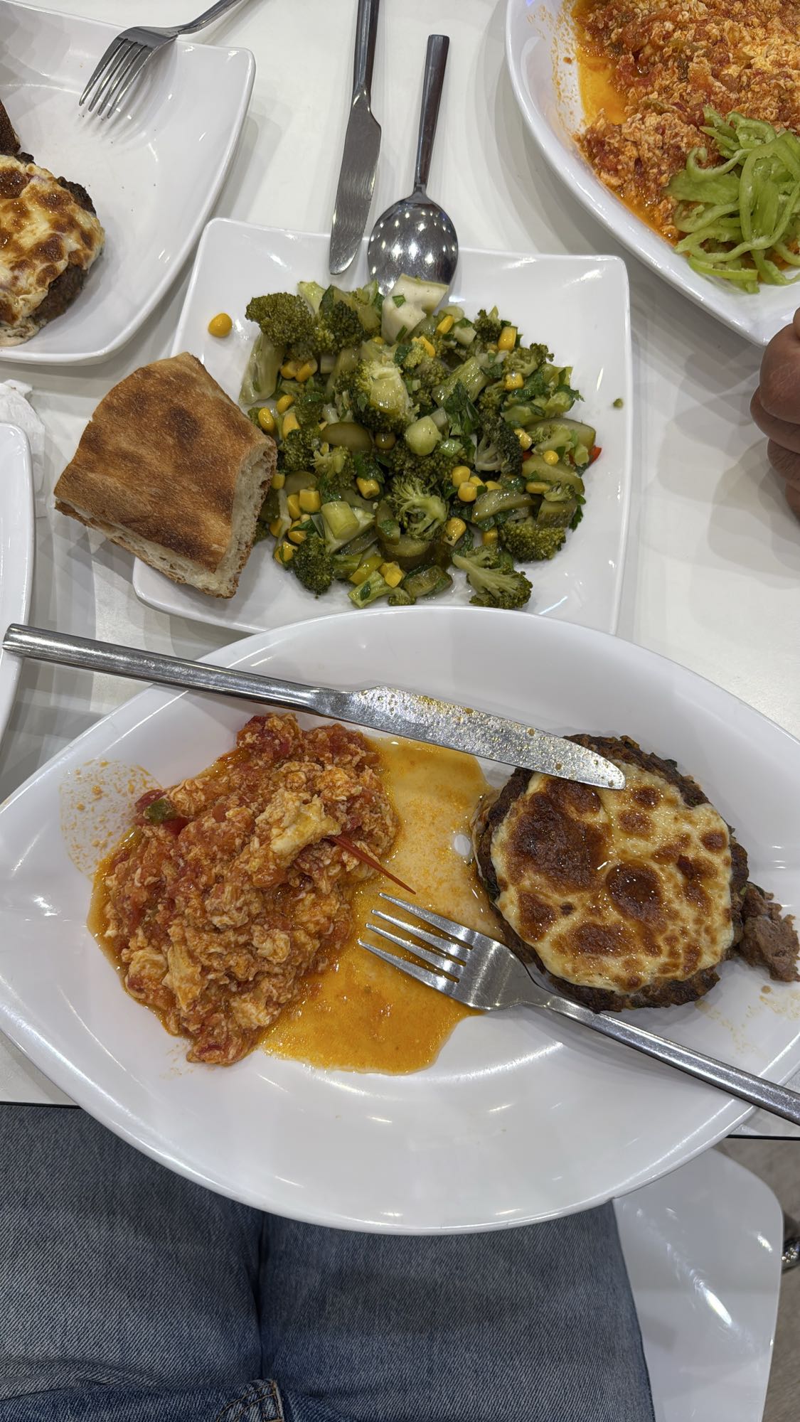 Овощи с мясом и яйцом