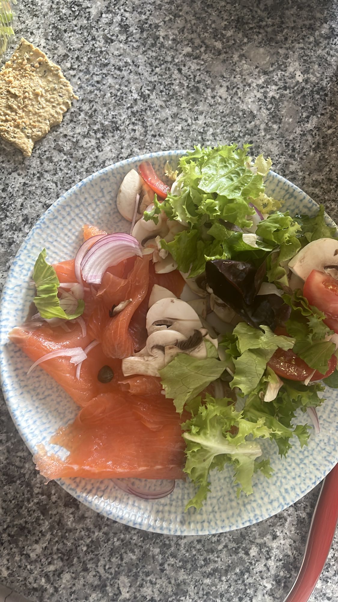 Salade saumon et légumes