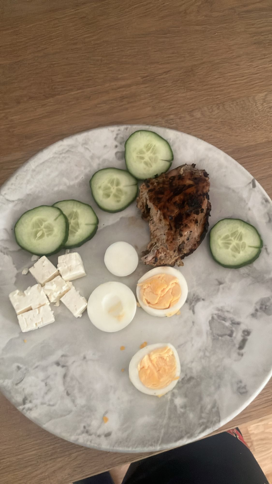 Kyckling med ägg & gurka