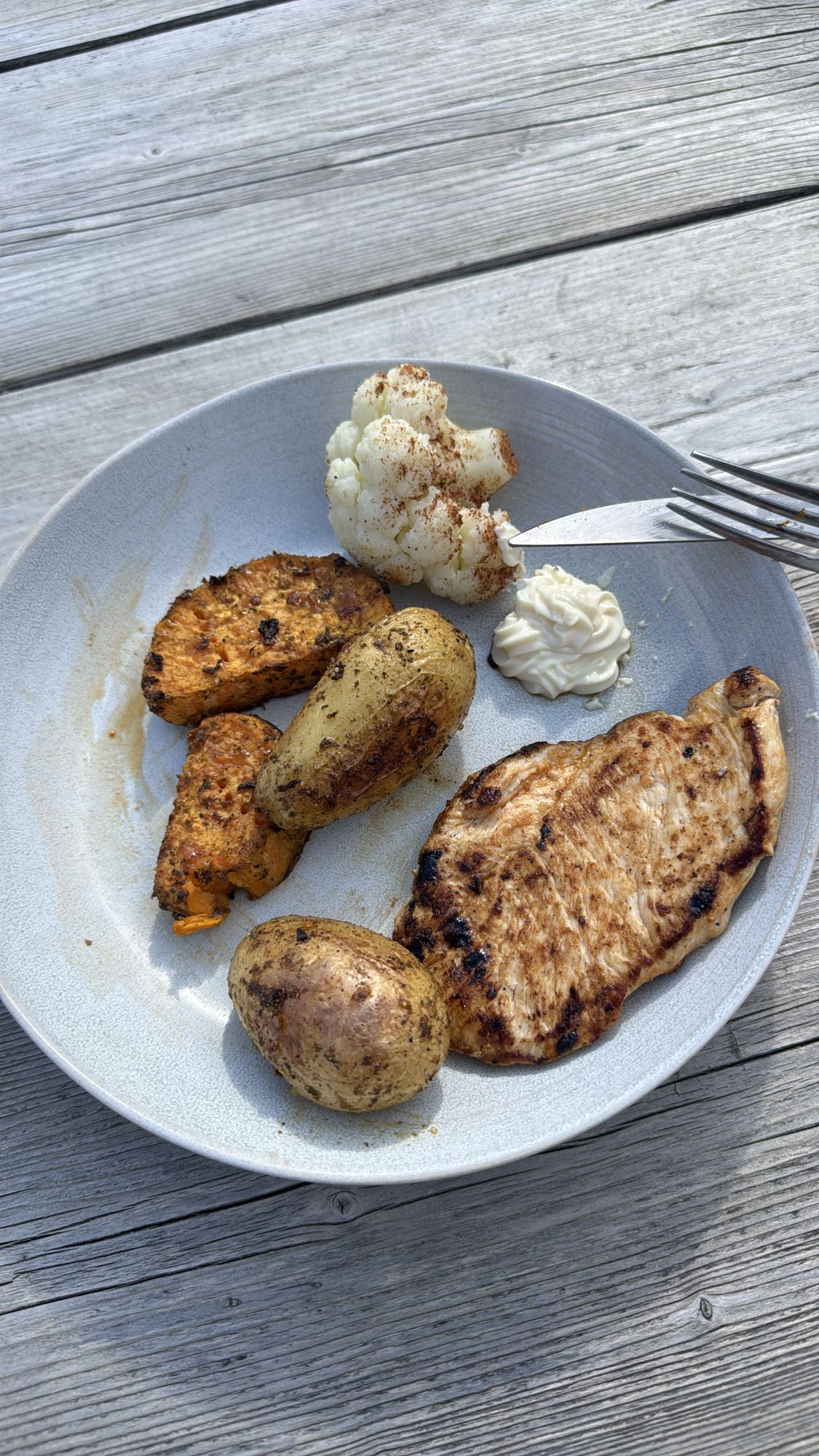 Gegrilltes Hähnchen mit Gemüse