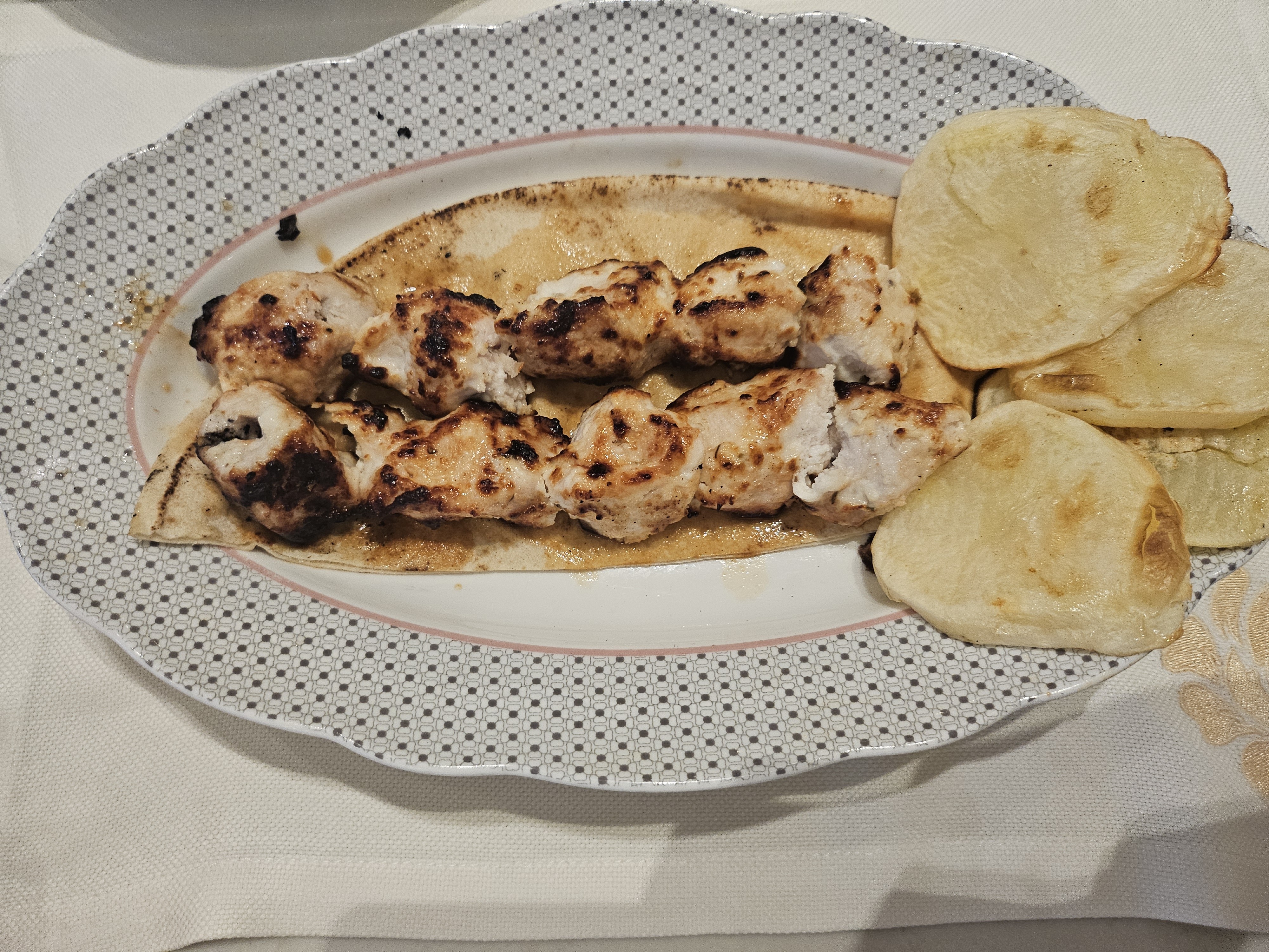 Chicken skewer with potatoes