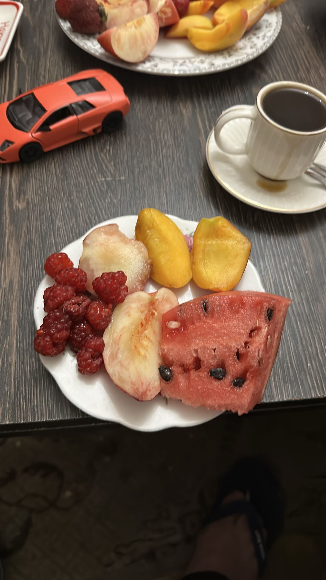 тарелка с фруктами